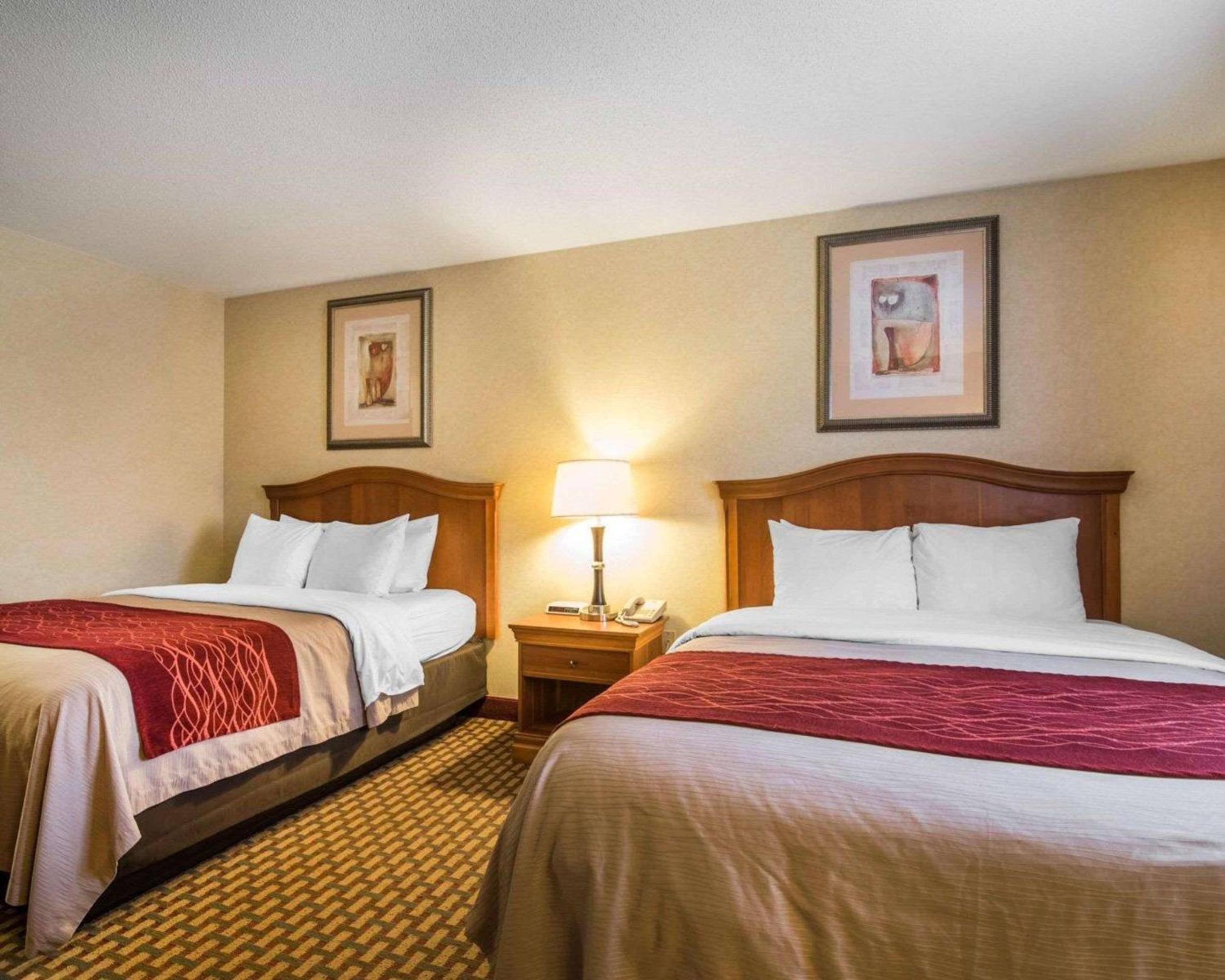 Queen Room with Two Queen Beds - Non-Smoking photo 1