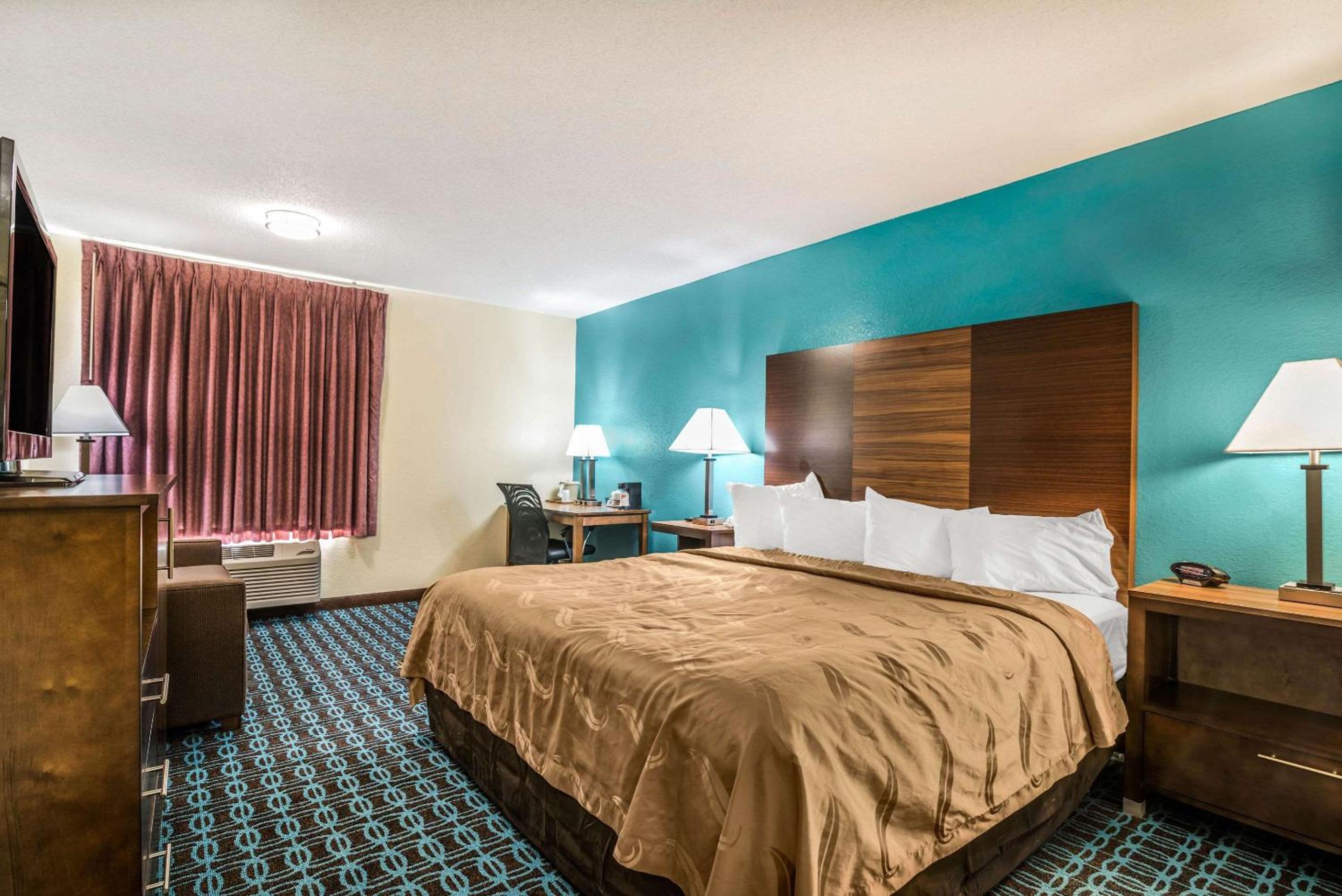 Standard King Room - Photo 4