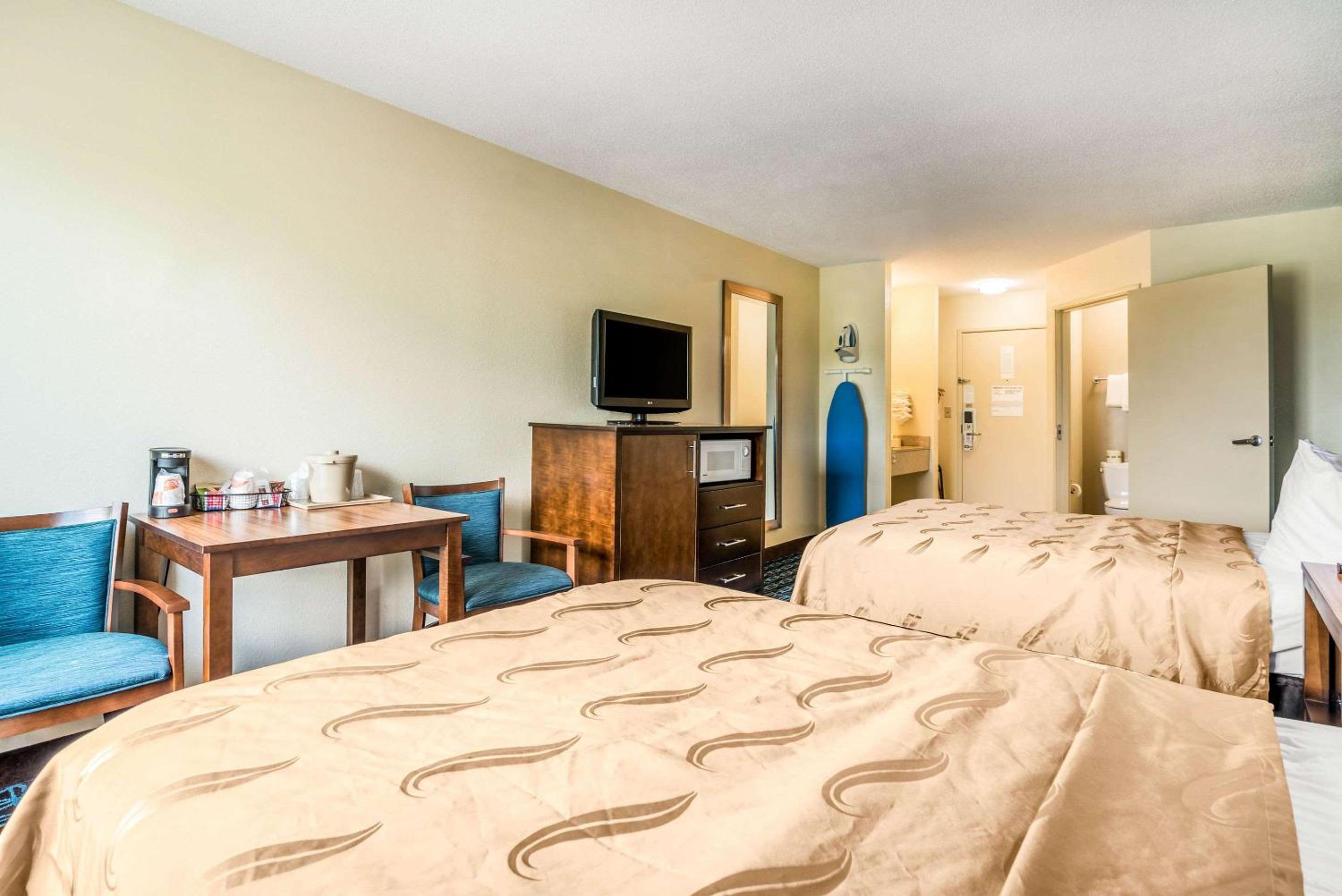 Double Room with Two Double Beds - Non-Smoking photo 3