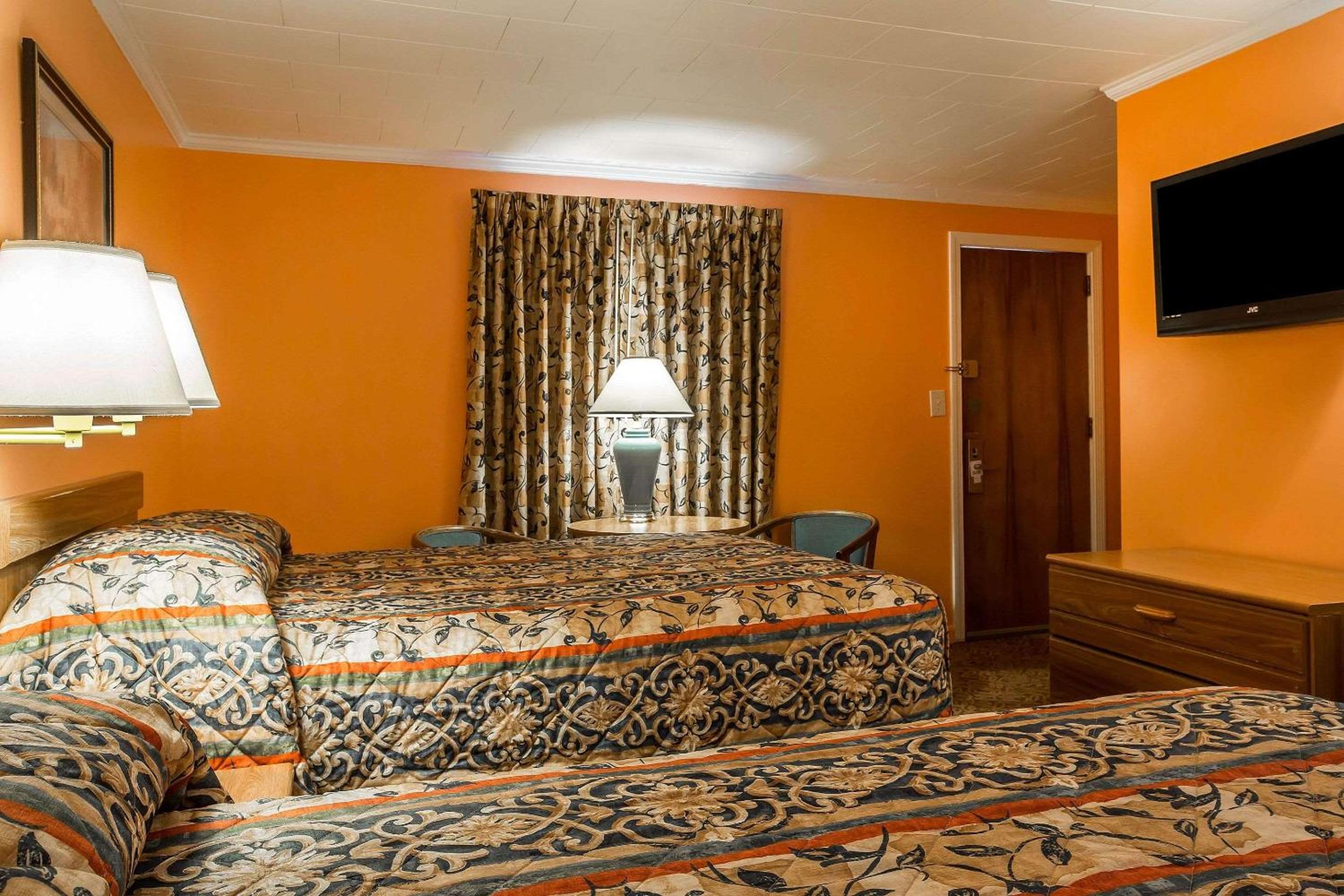 Double Room with Two Double Beds - Non-Smoking - Photo 3