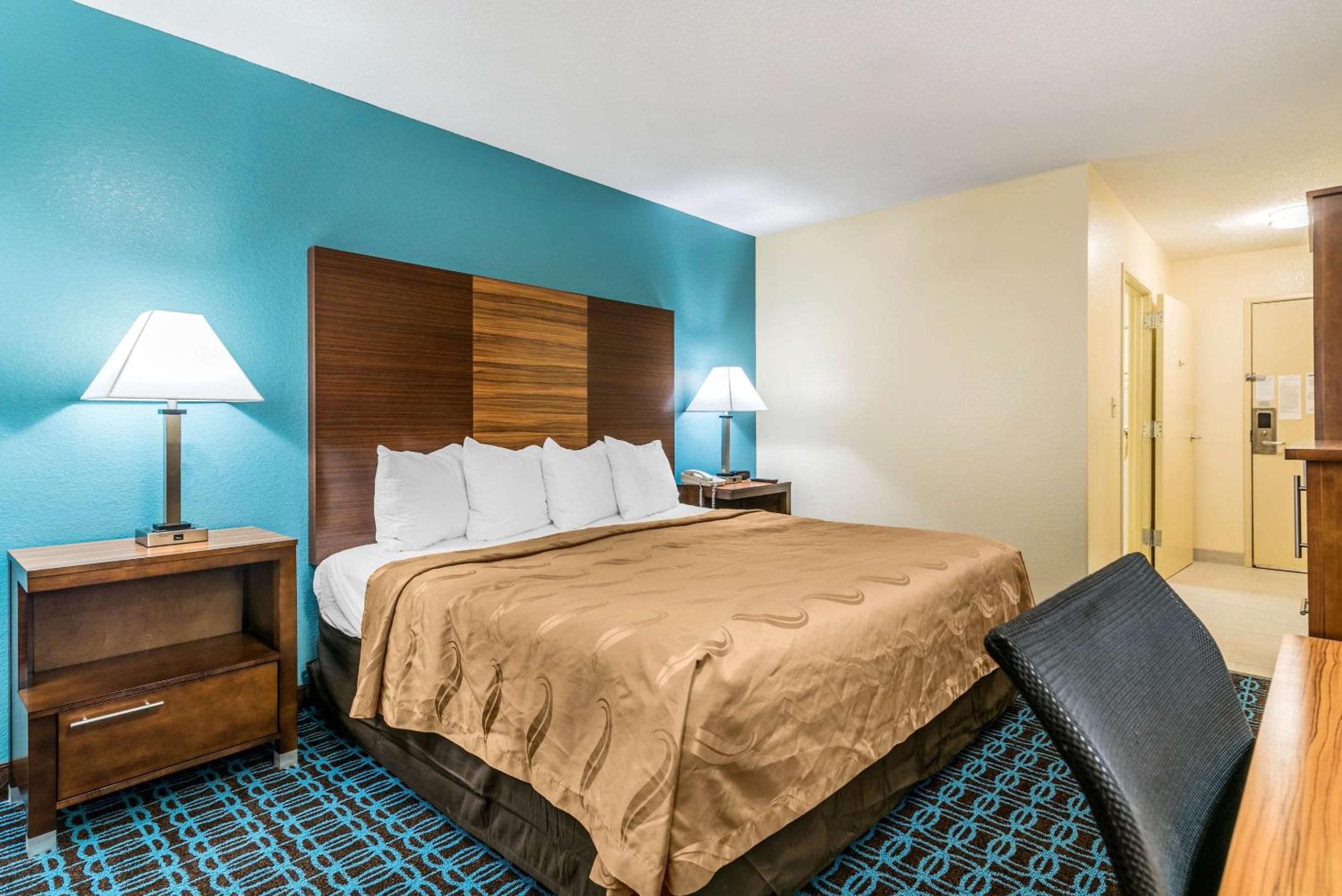 King Room - Accessible/Non-Smoking - Photo 3