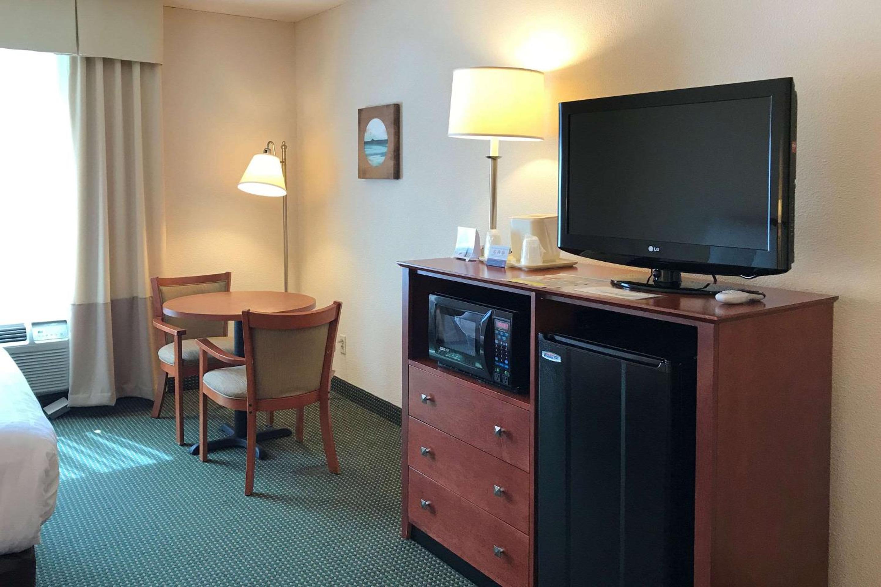 Double Room with Two Double Beds and Roll-In Shower - Disability Access/Non-Smoking photo 2