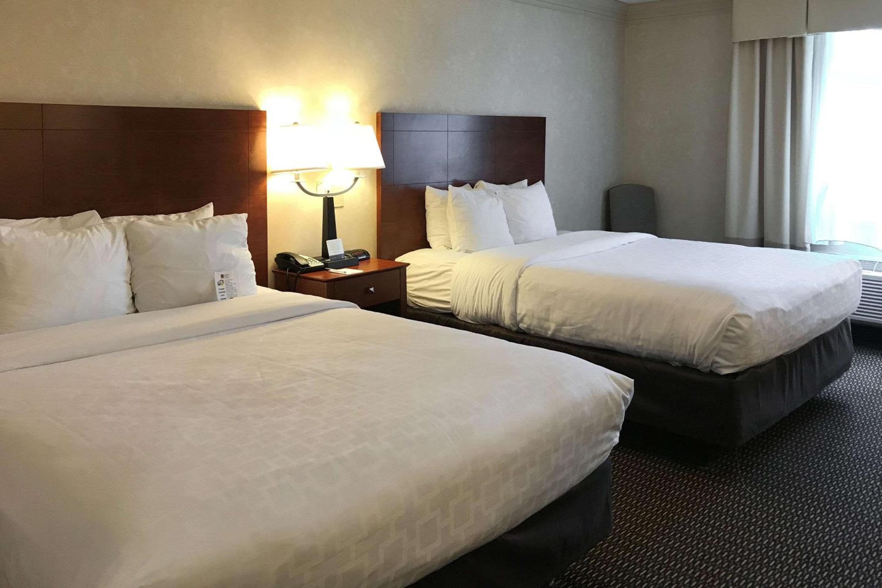Double Room with Two Double Beds and Roll-In Shower - Disability Access/Non-Smoking photo 3