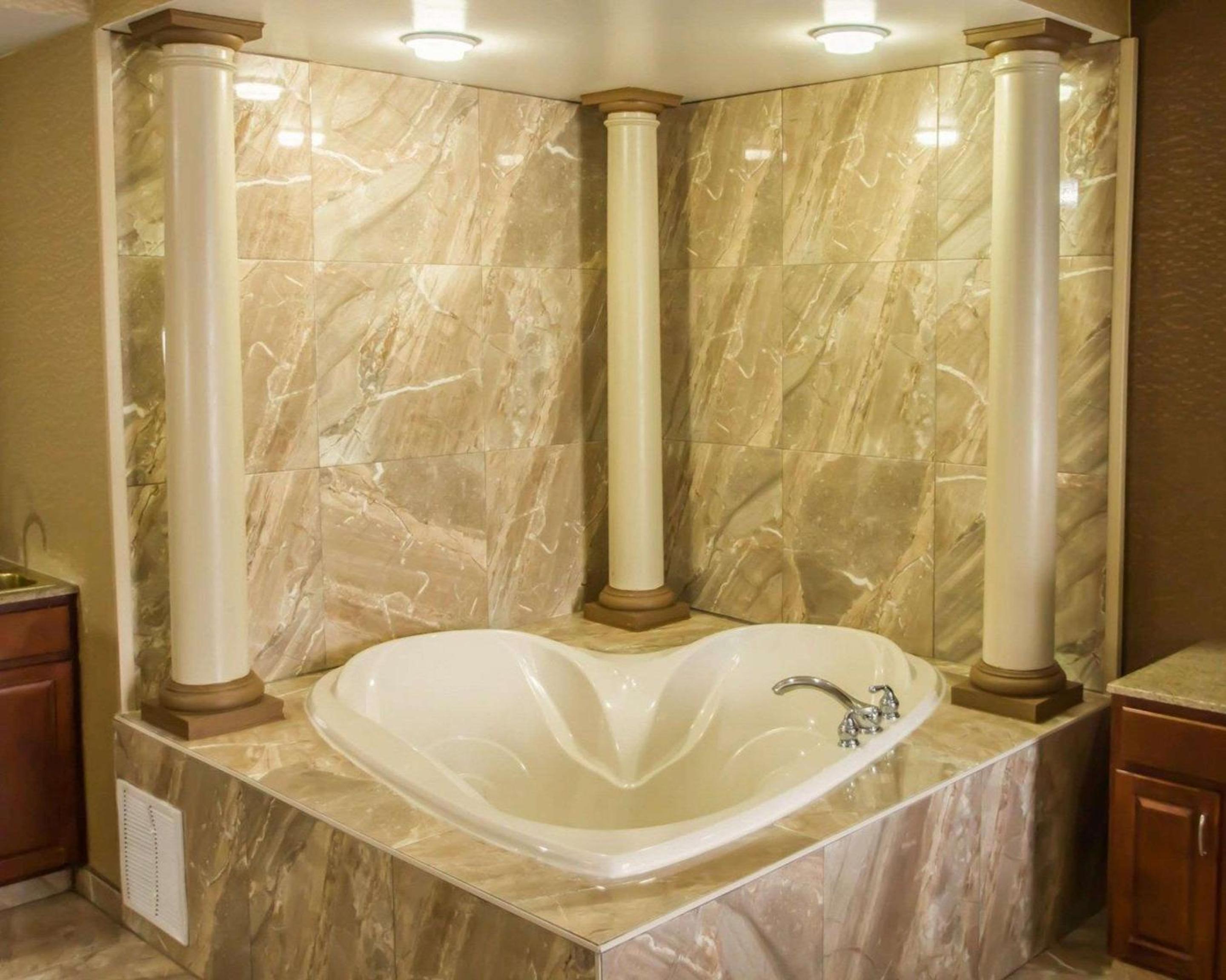 Executive King Suite - Photo 2