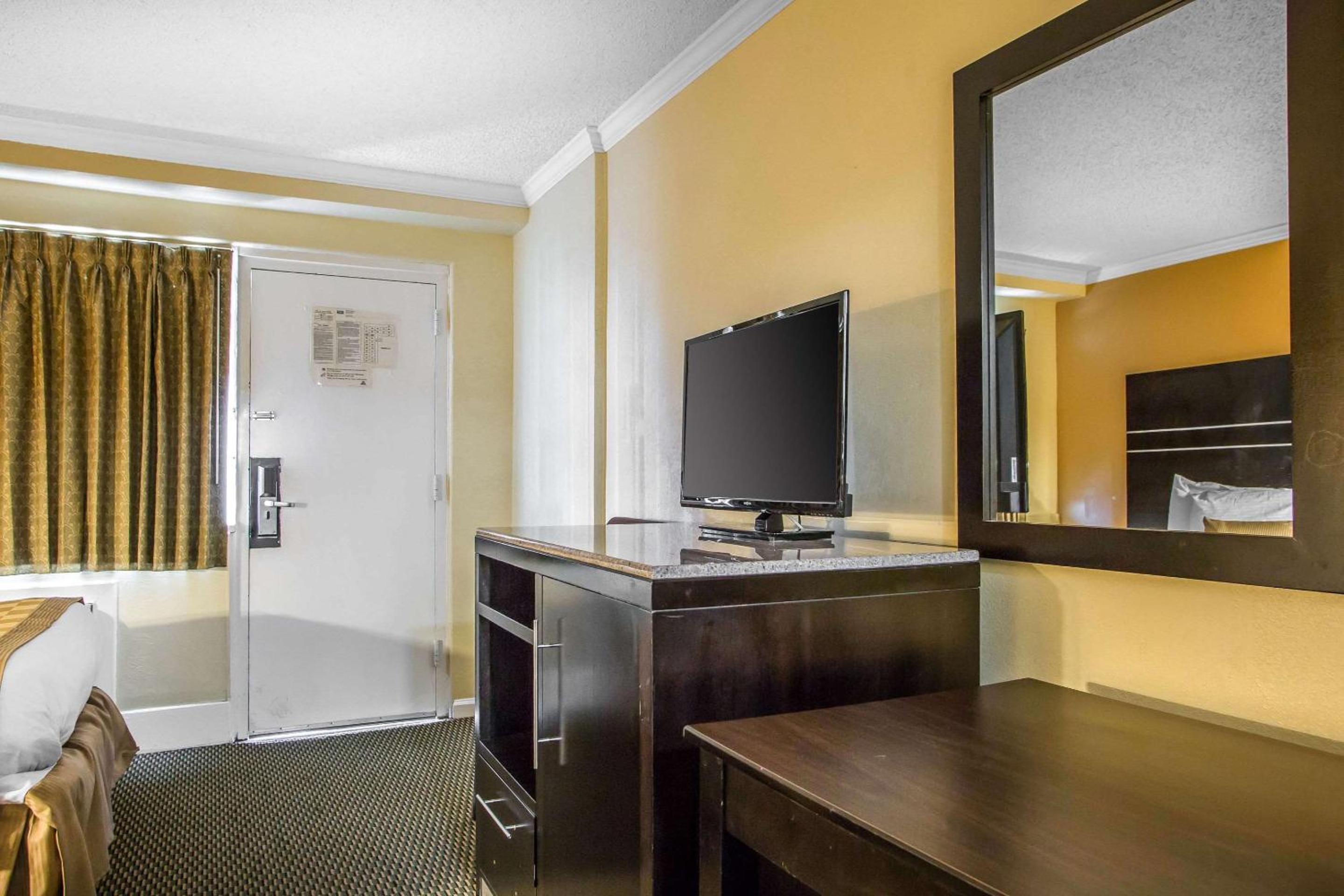 Double Room with Two Double Beds - Smoking photo 1