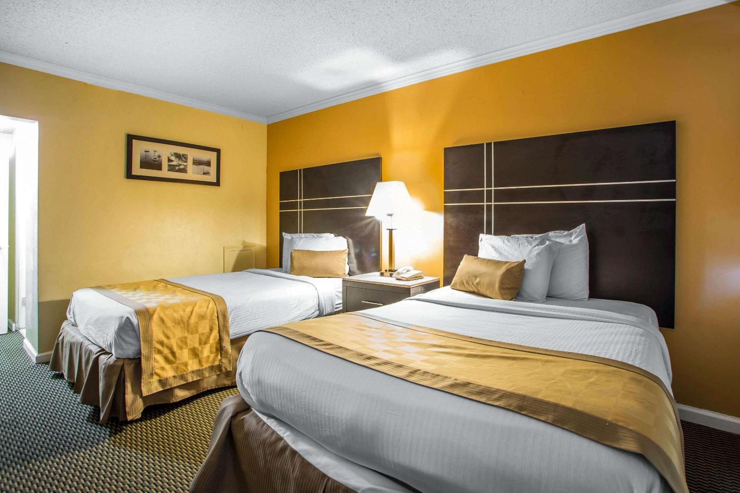 Double Room with Two Double Beds - Non-Smoking photo 3