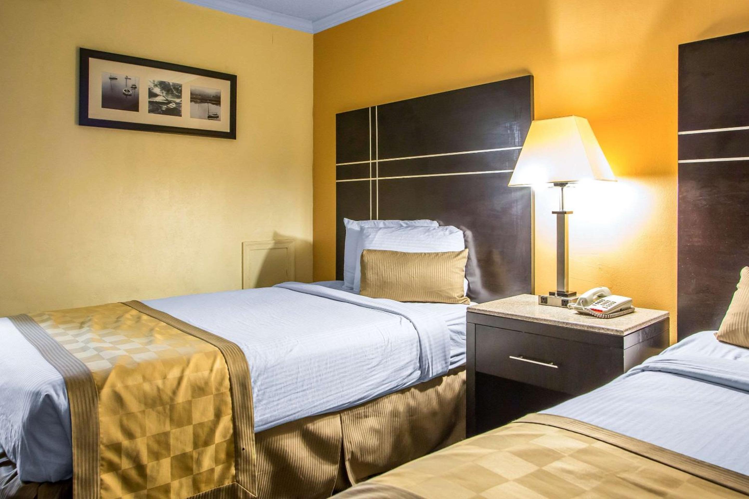 Double Room with Two Double Beds - Non-Smoking photo 2