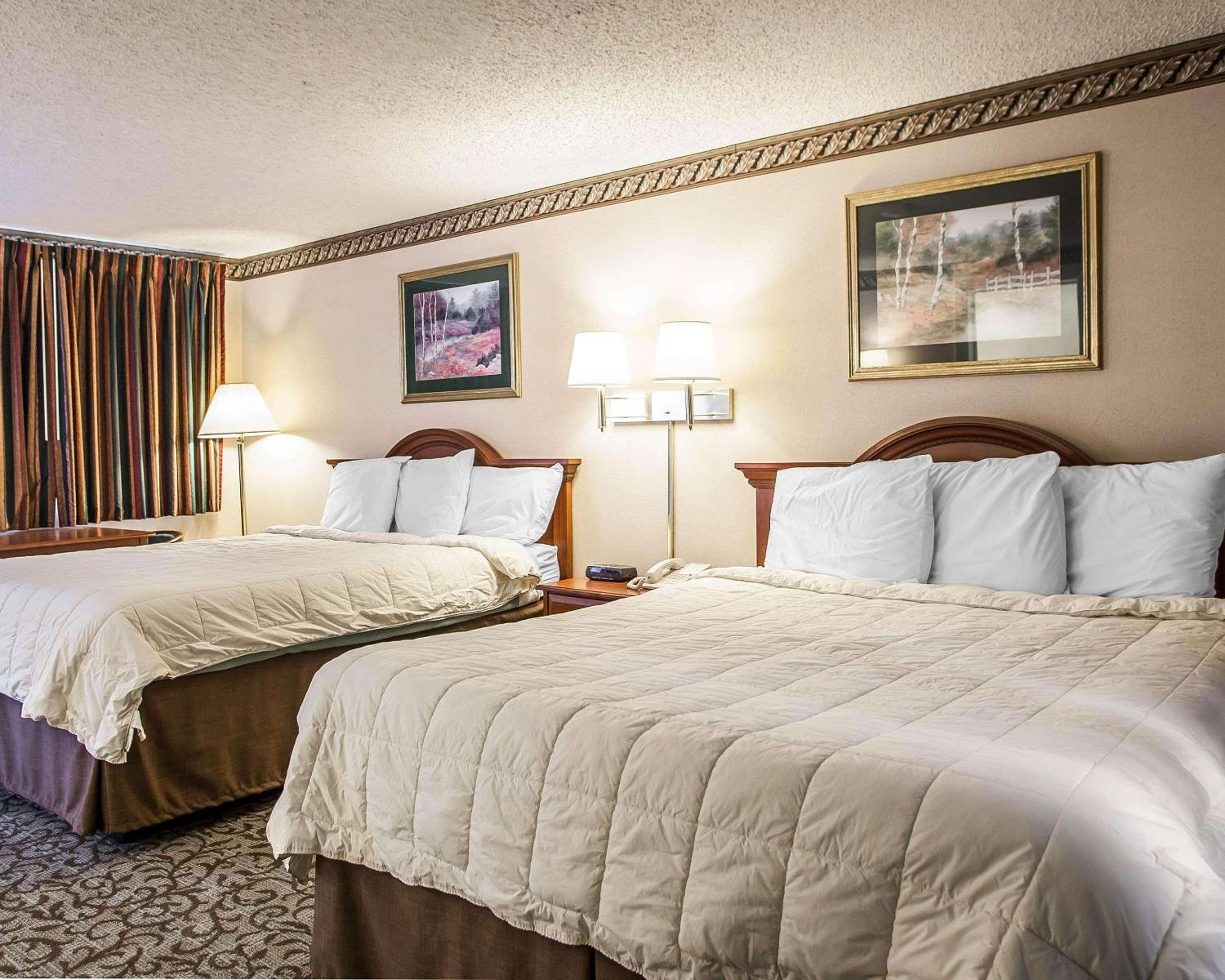 Double Room with Two Double Beds - Smoking - Photo 2