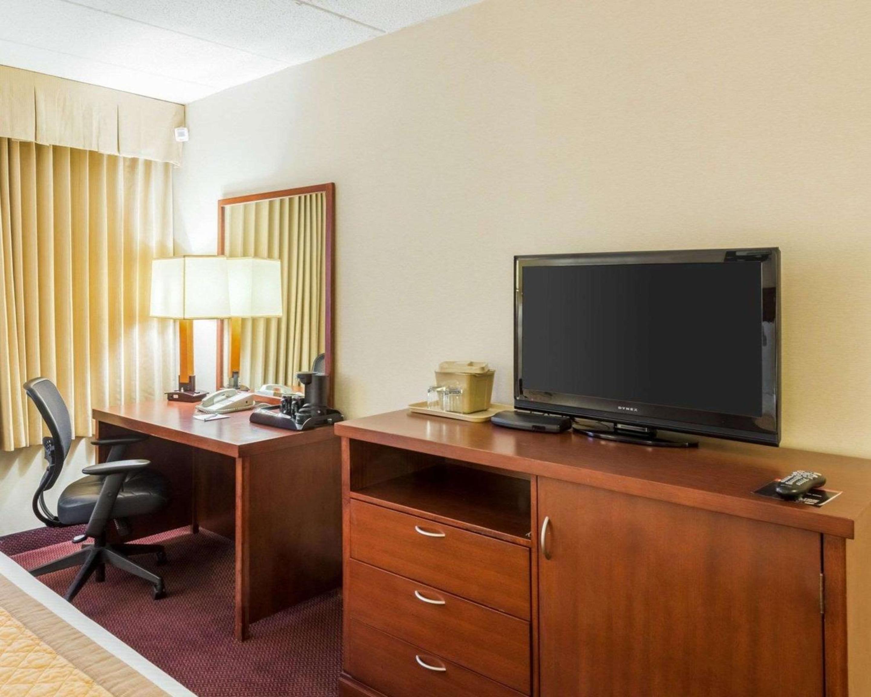 King Room - Non-Smoking - Photo 1