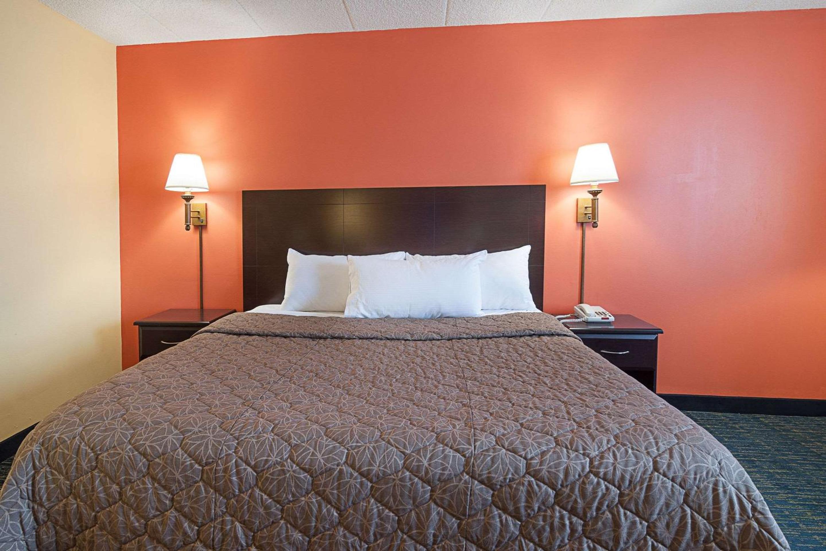King Room - Non-Smoking - Photo 1