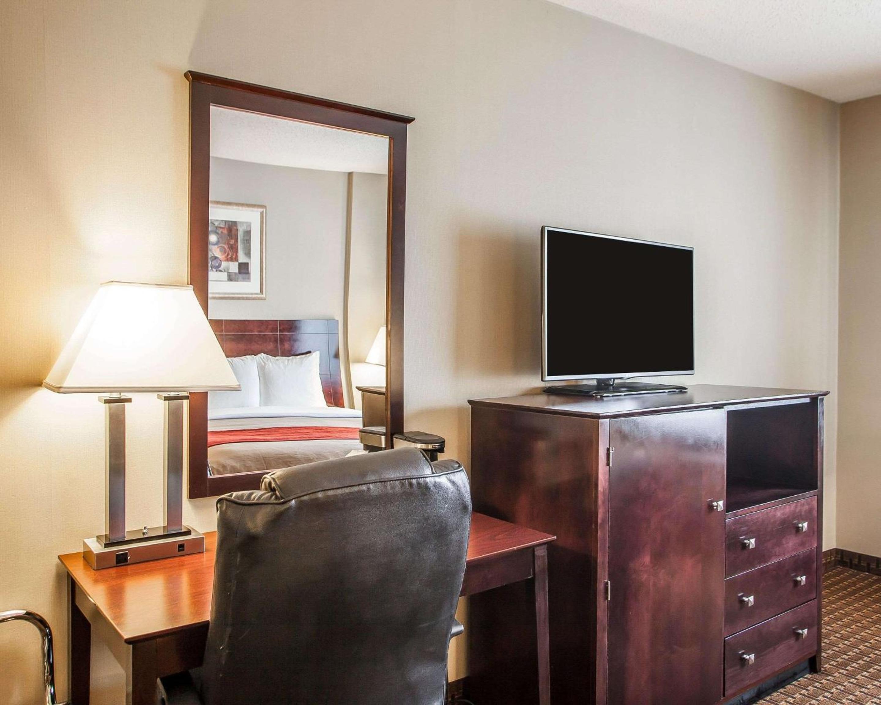 King Room - Non-Smoking - Photo 4