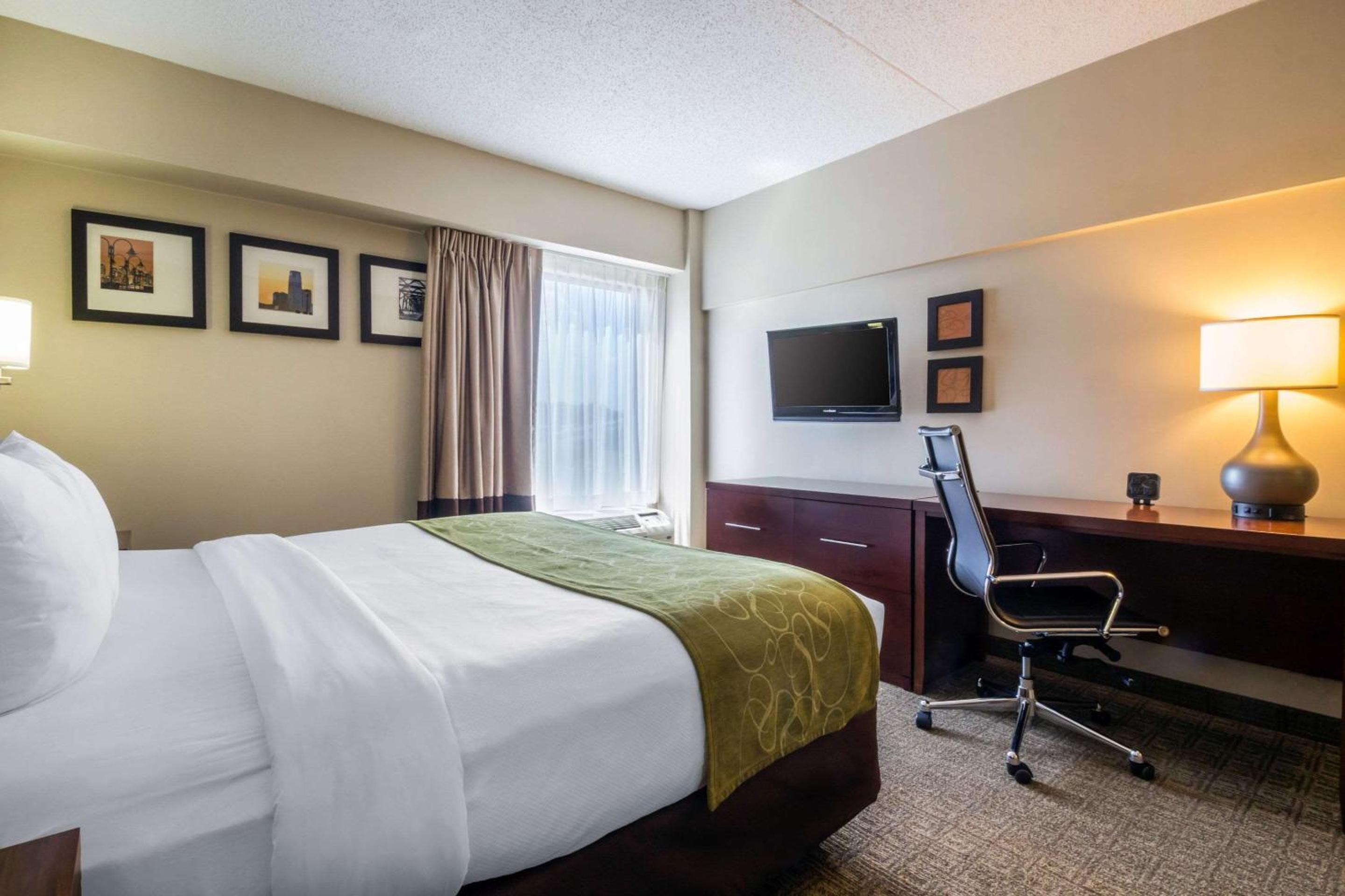 King Room - Non-Smoking - Photo 1