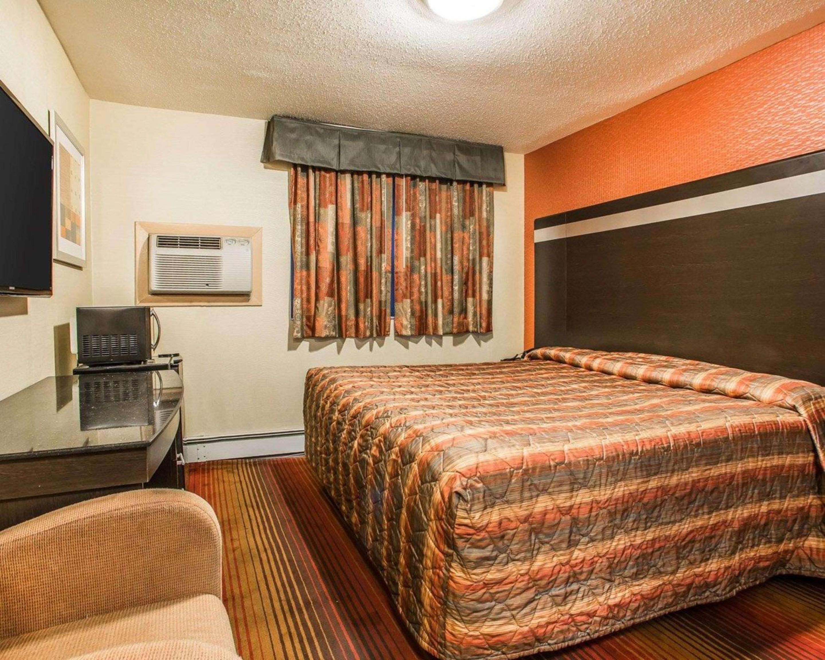 King Room - Non-Smoking photo 1