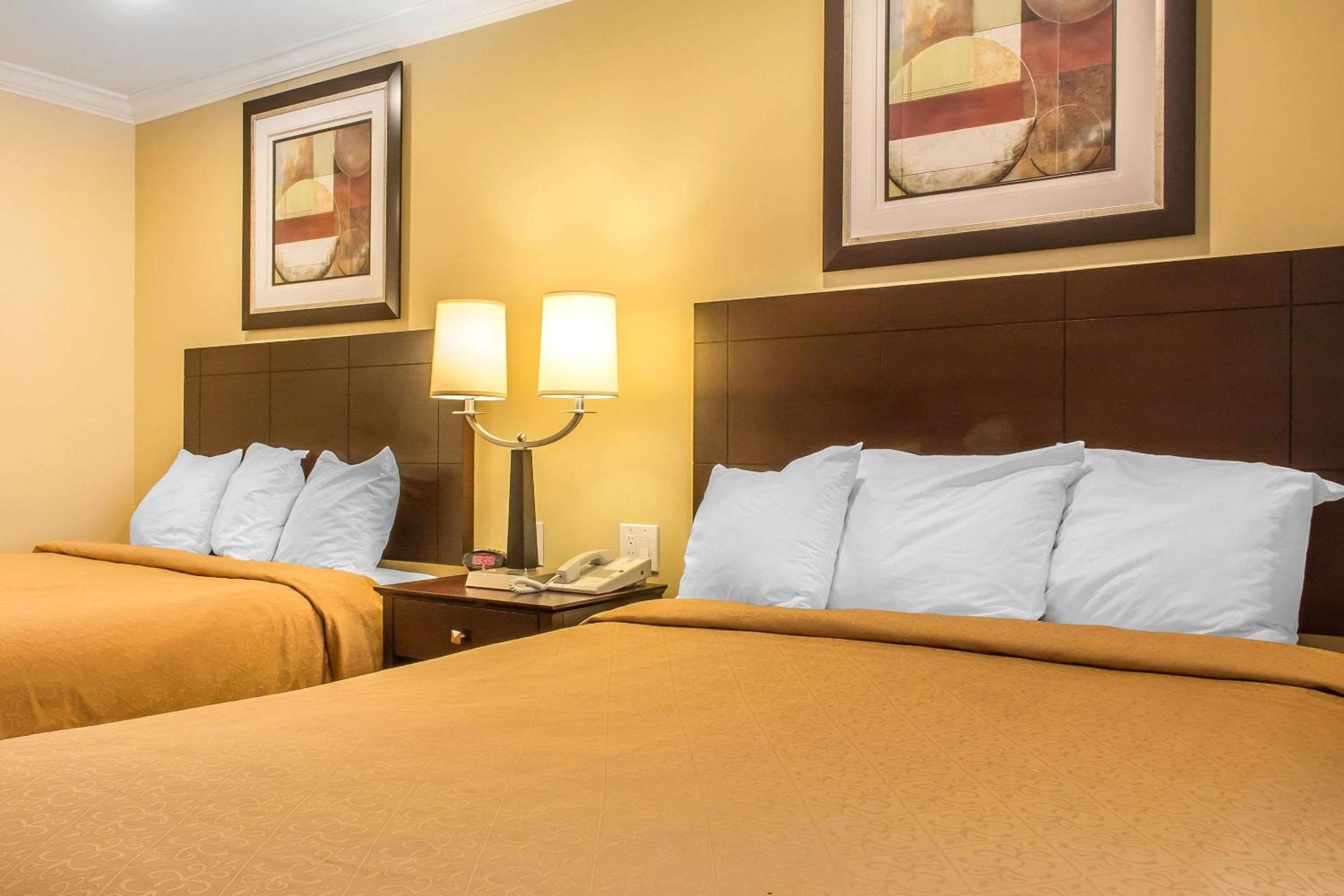 Queen Room with Two Queen Beds - Non-Smoking - Photo 1