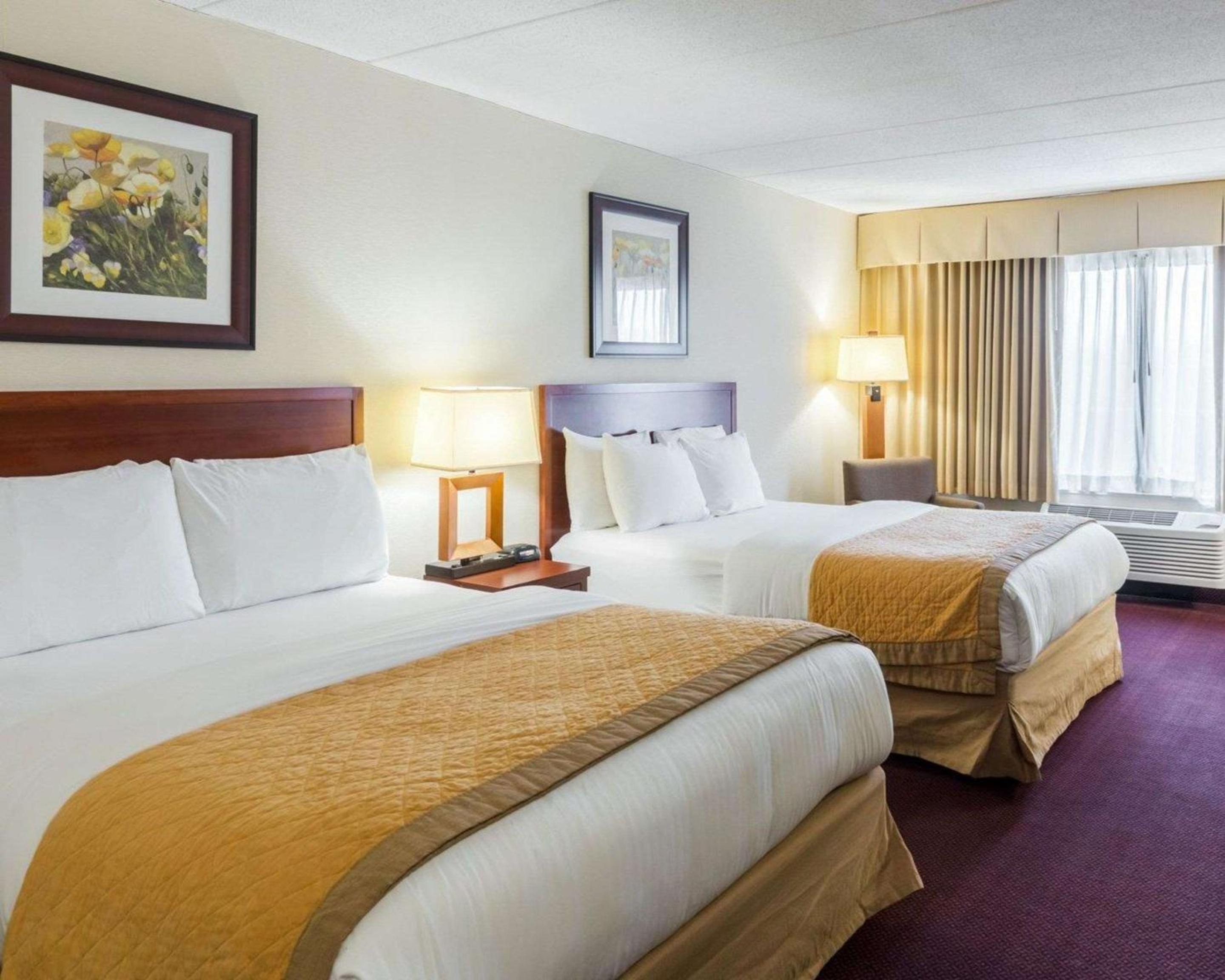 Queen Room with Two Queen Beds - Non-Smoking - Photo 1
