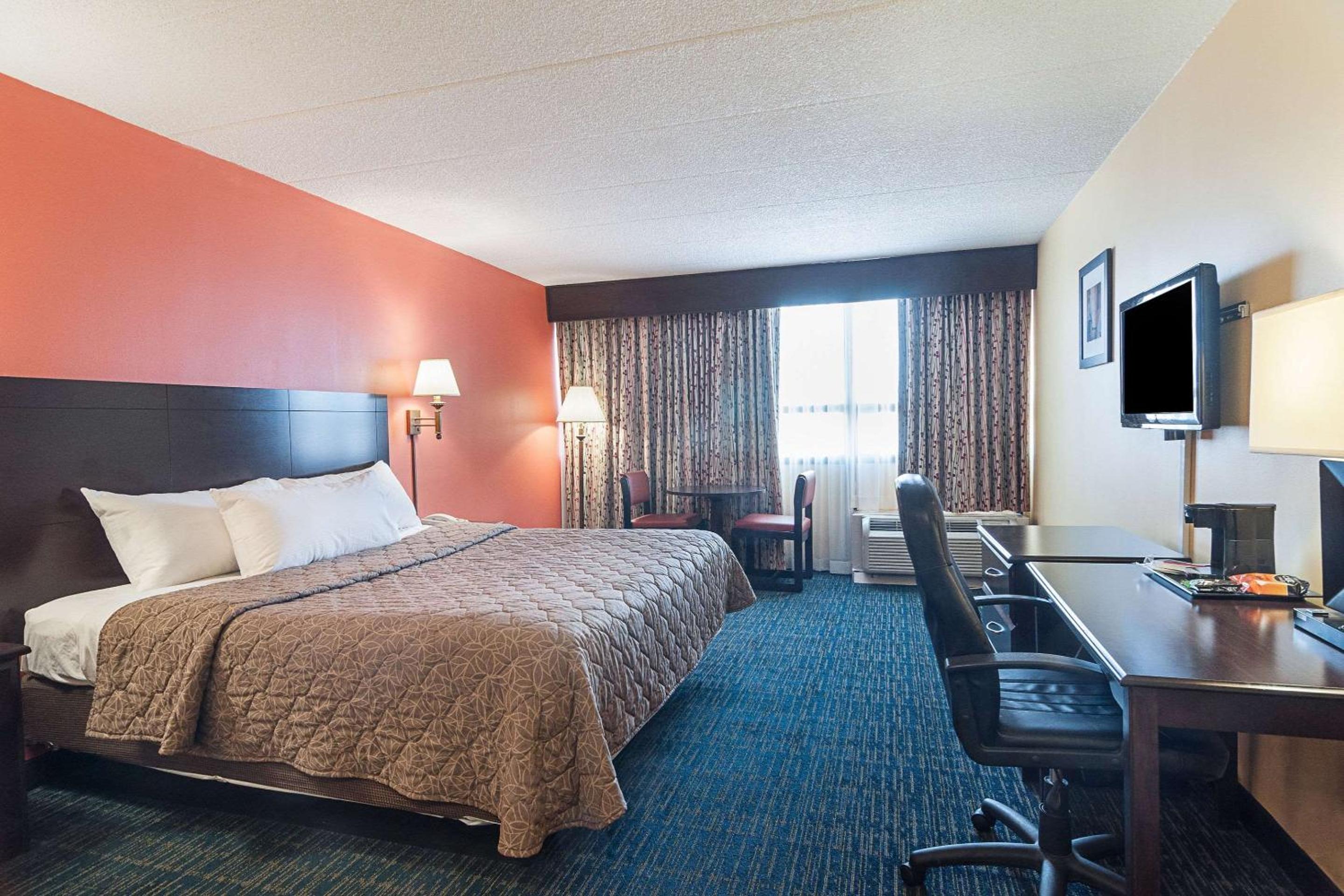 King Room - Non-Smoking - Photo 5