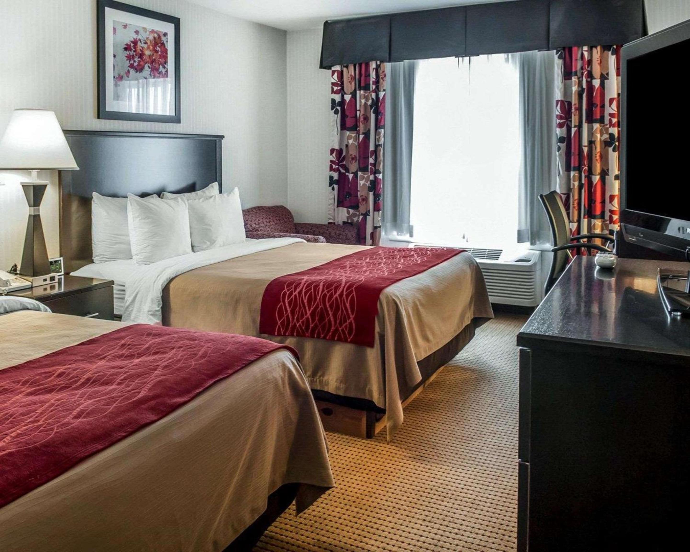 Queen Room with Two Queen Beds - Non-Smoking - Photo 2
