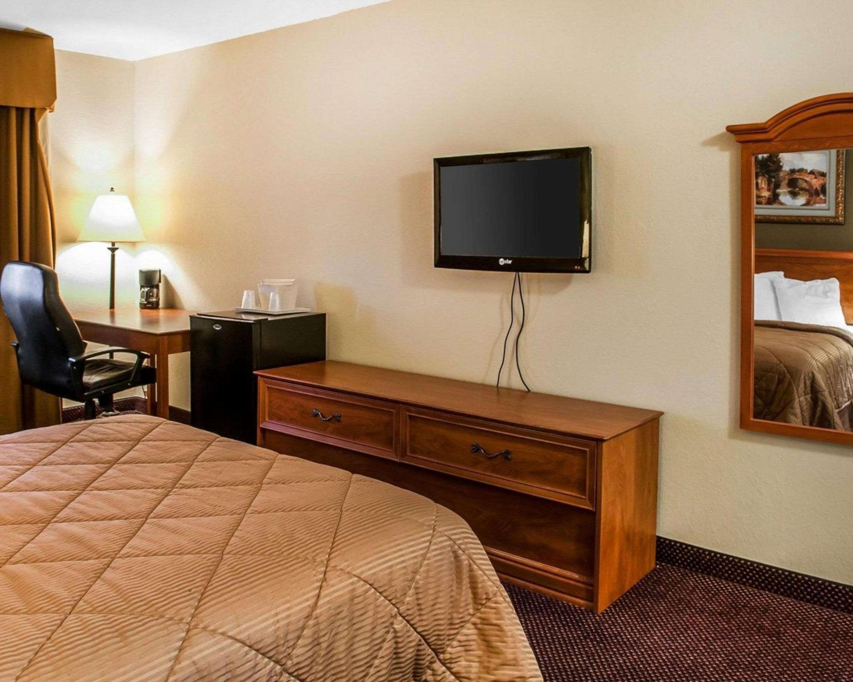 Standard Queen Room - Non-Smoking - Photo 1