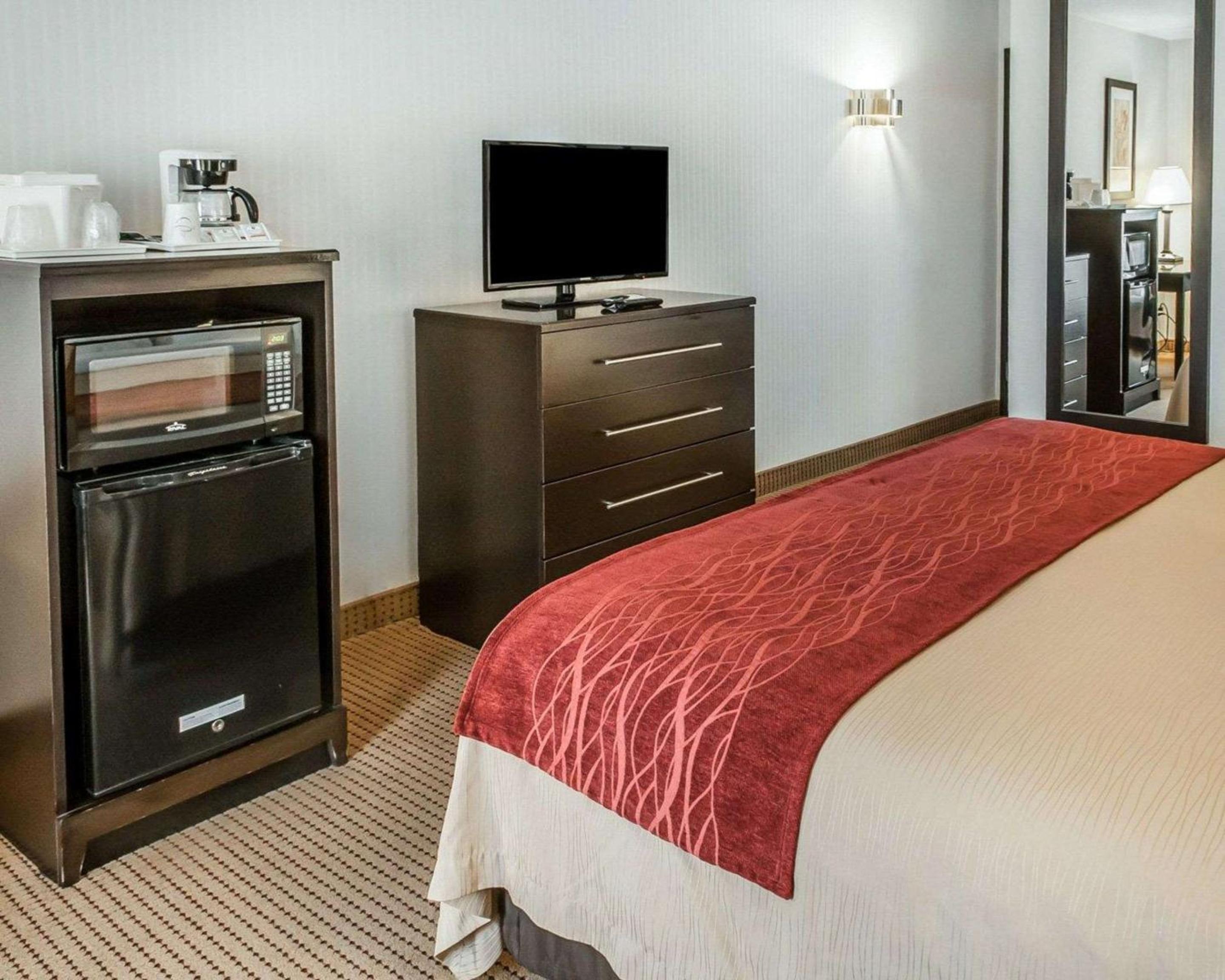King Room - Non-Smoking - Photo 6