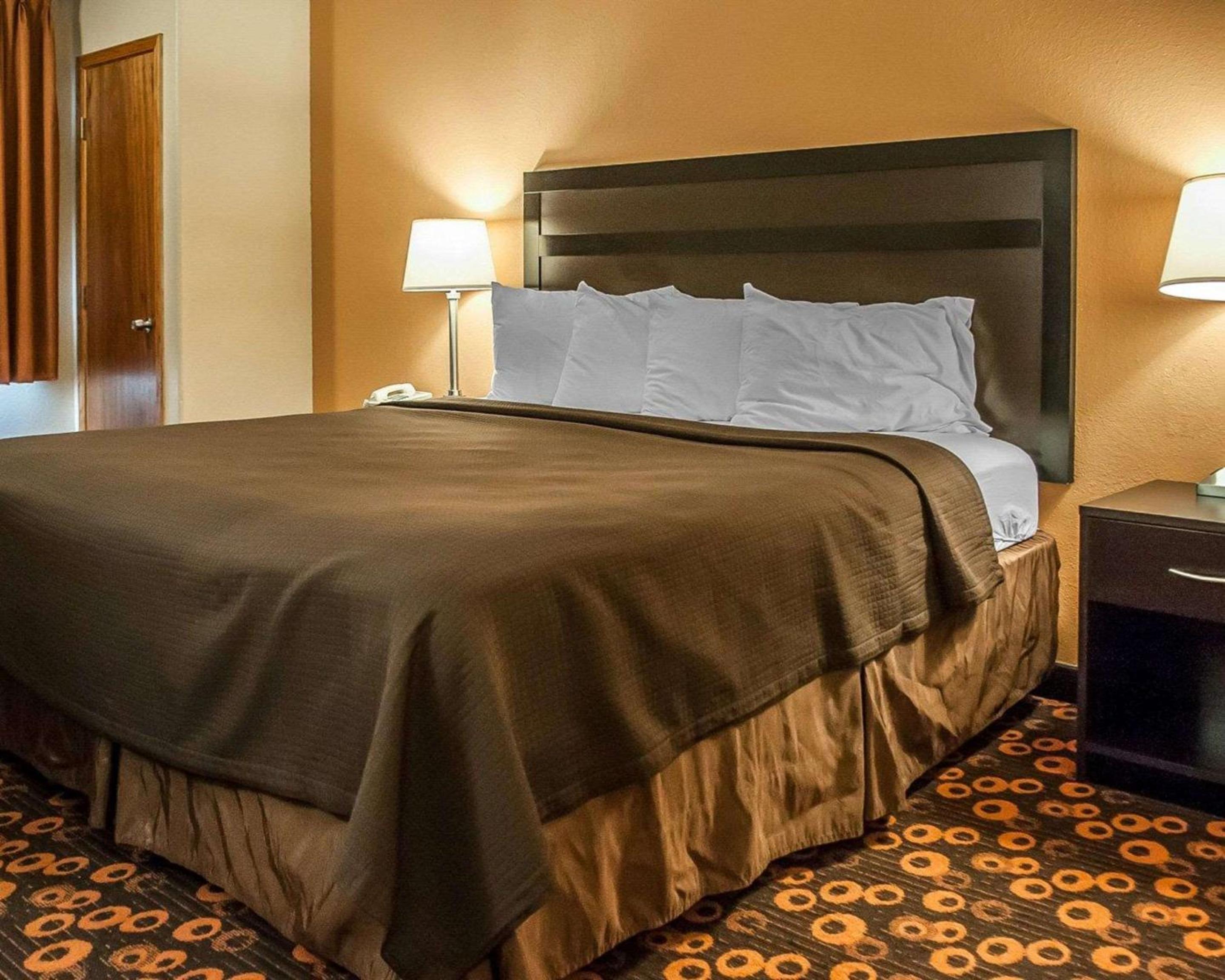 King Suite - Accessible/Non-Smoking photo 1