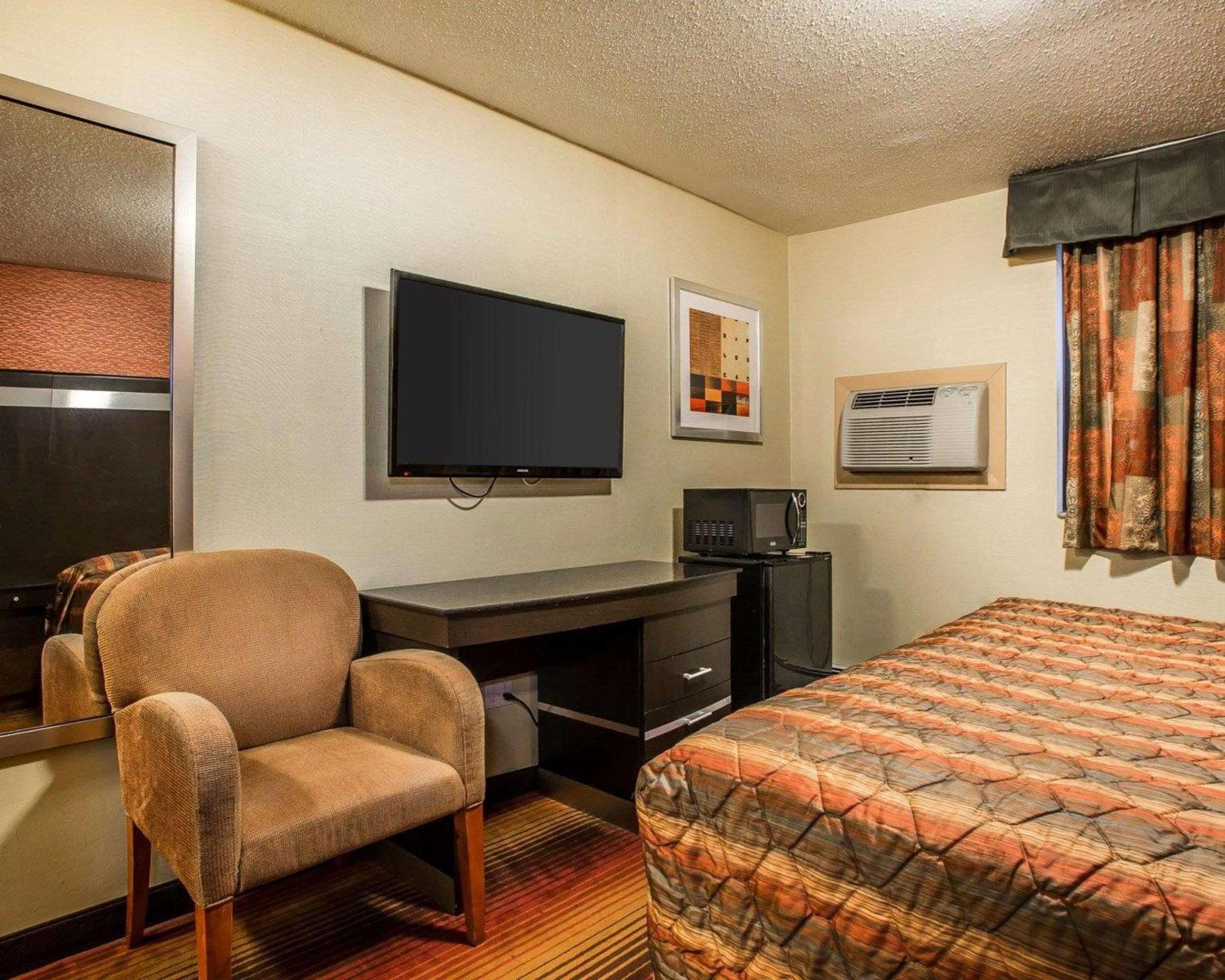 King Room - Non-Smoking photo 3