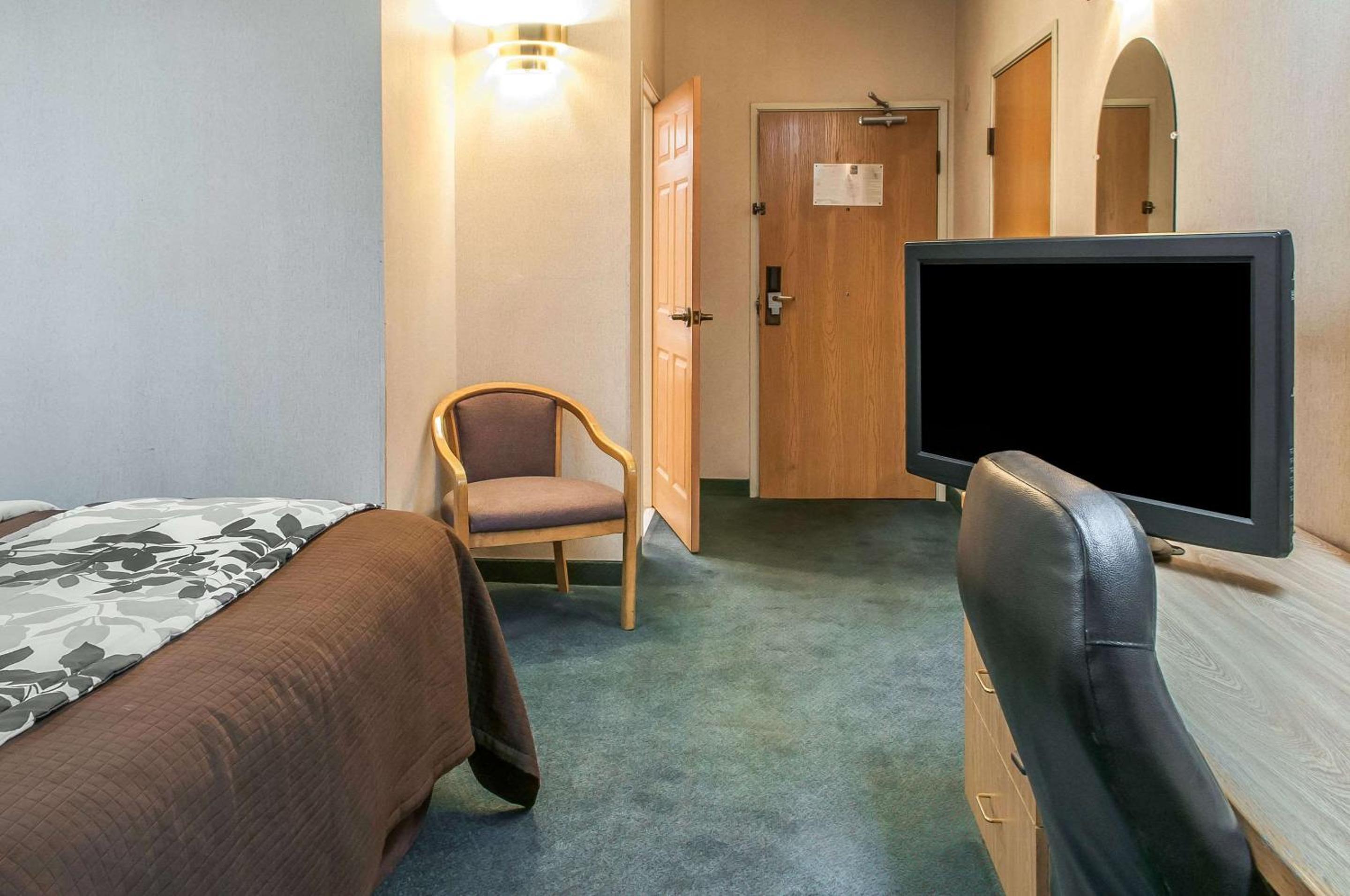 King Room - Disability Access/Non-Smoking photo 2