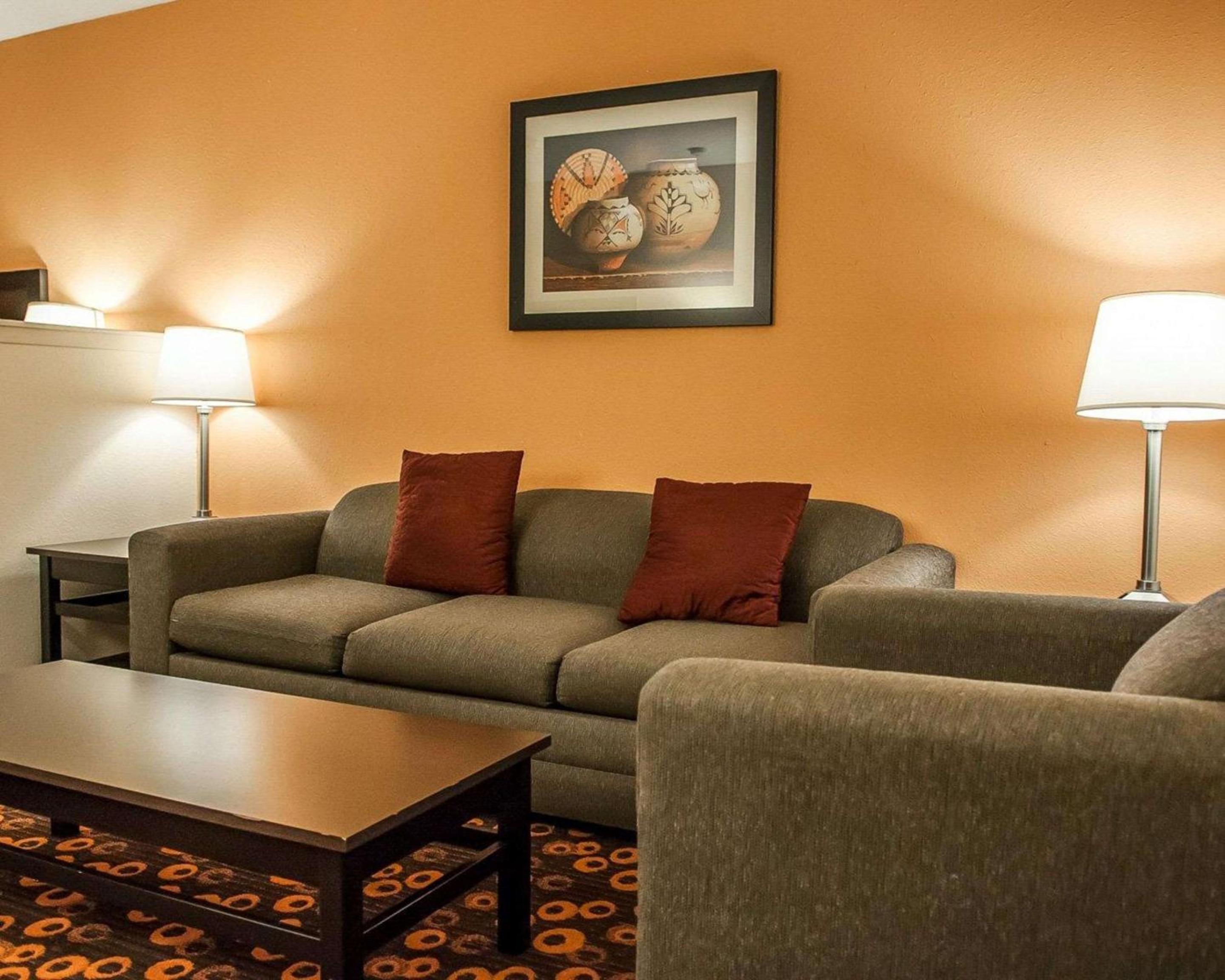 King Suite - Accessible/Non-Smoking photo 2