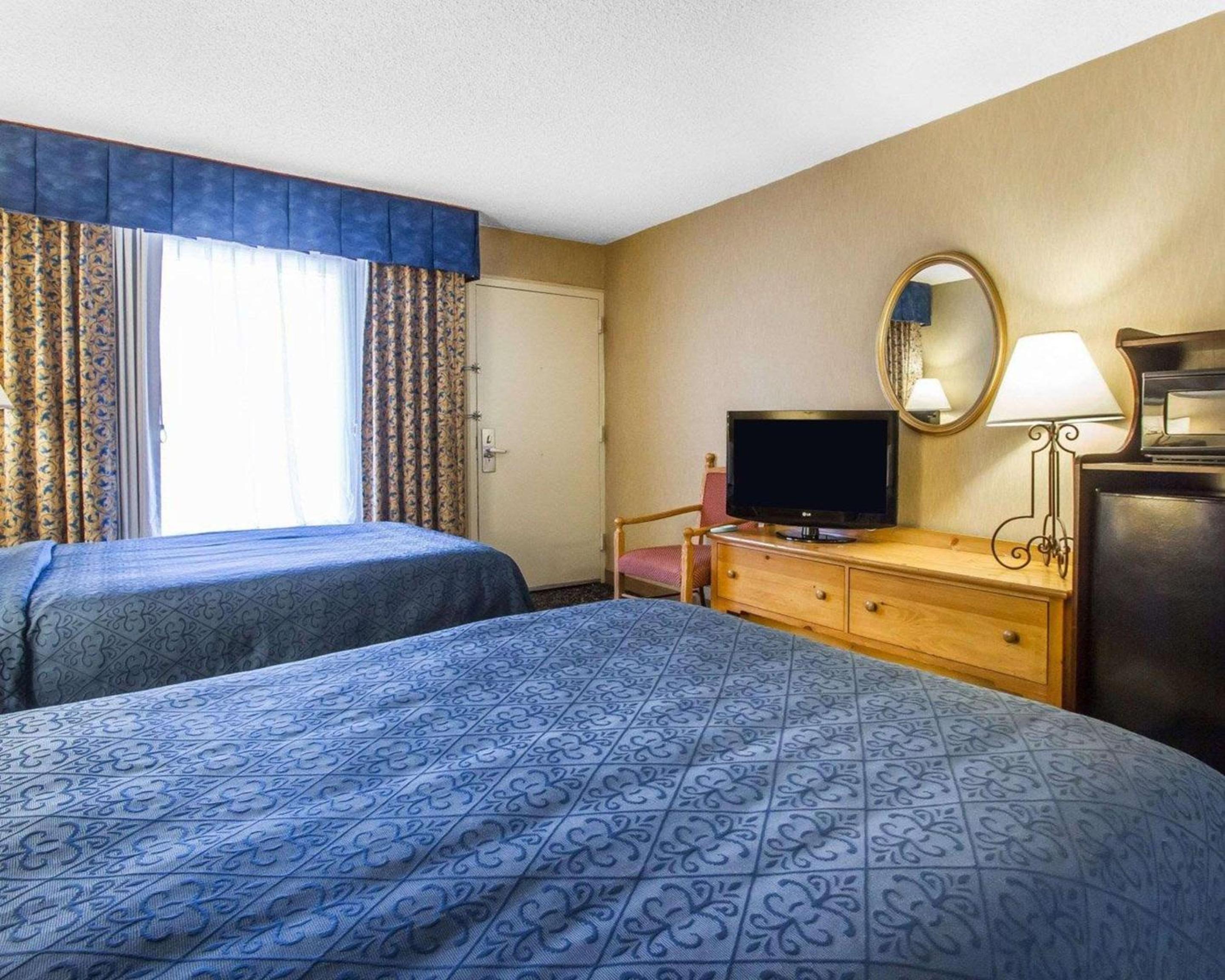Double Room with Two Double Beds - Accessible/Non-Smoking - Photo 2