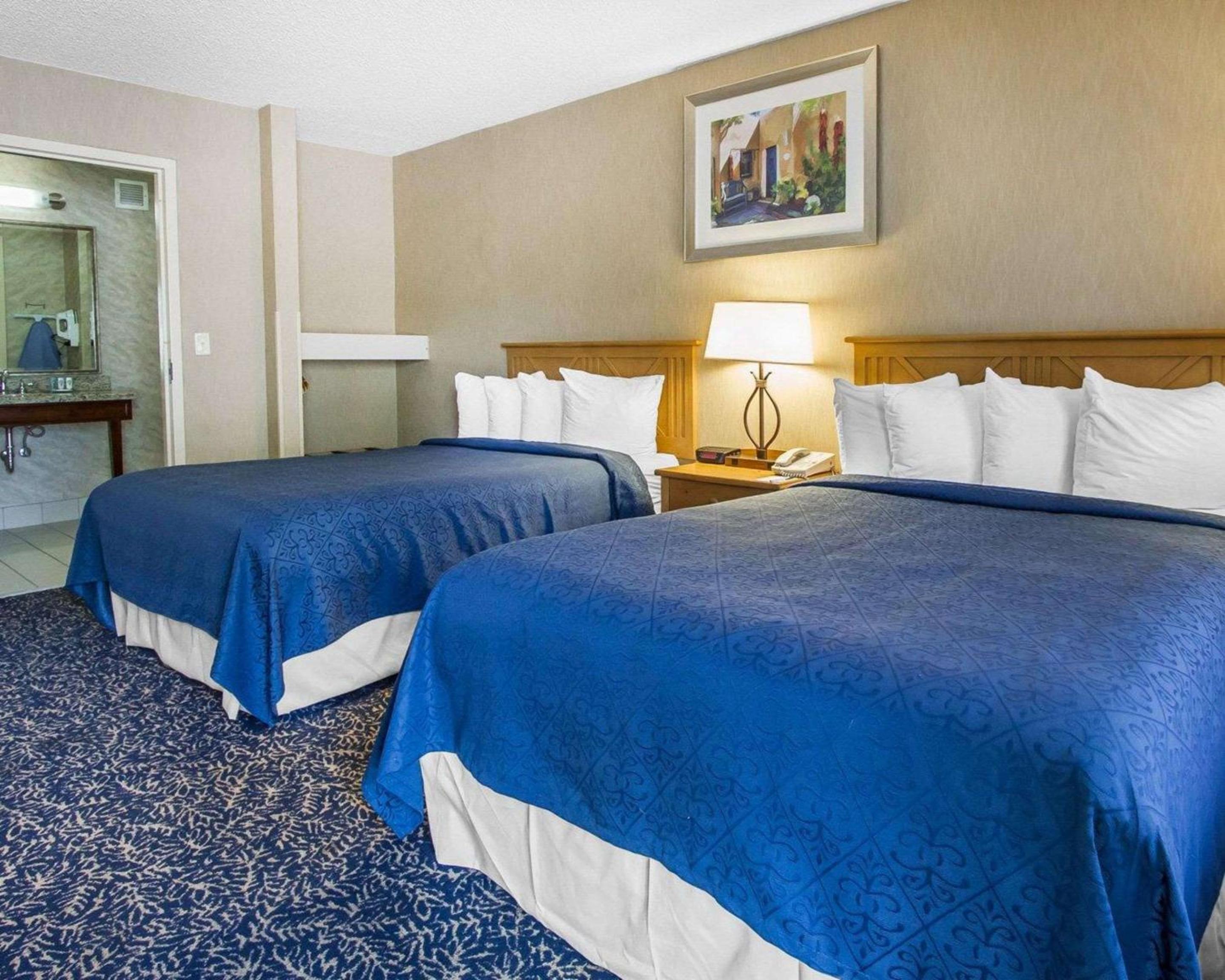 Double Room with Two Double Beds - Accessible/Non-Smoking - Photo 1