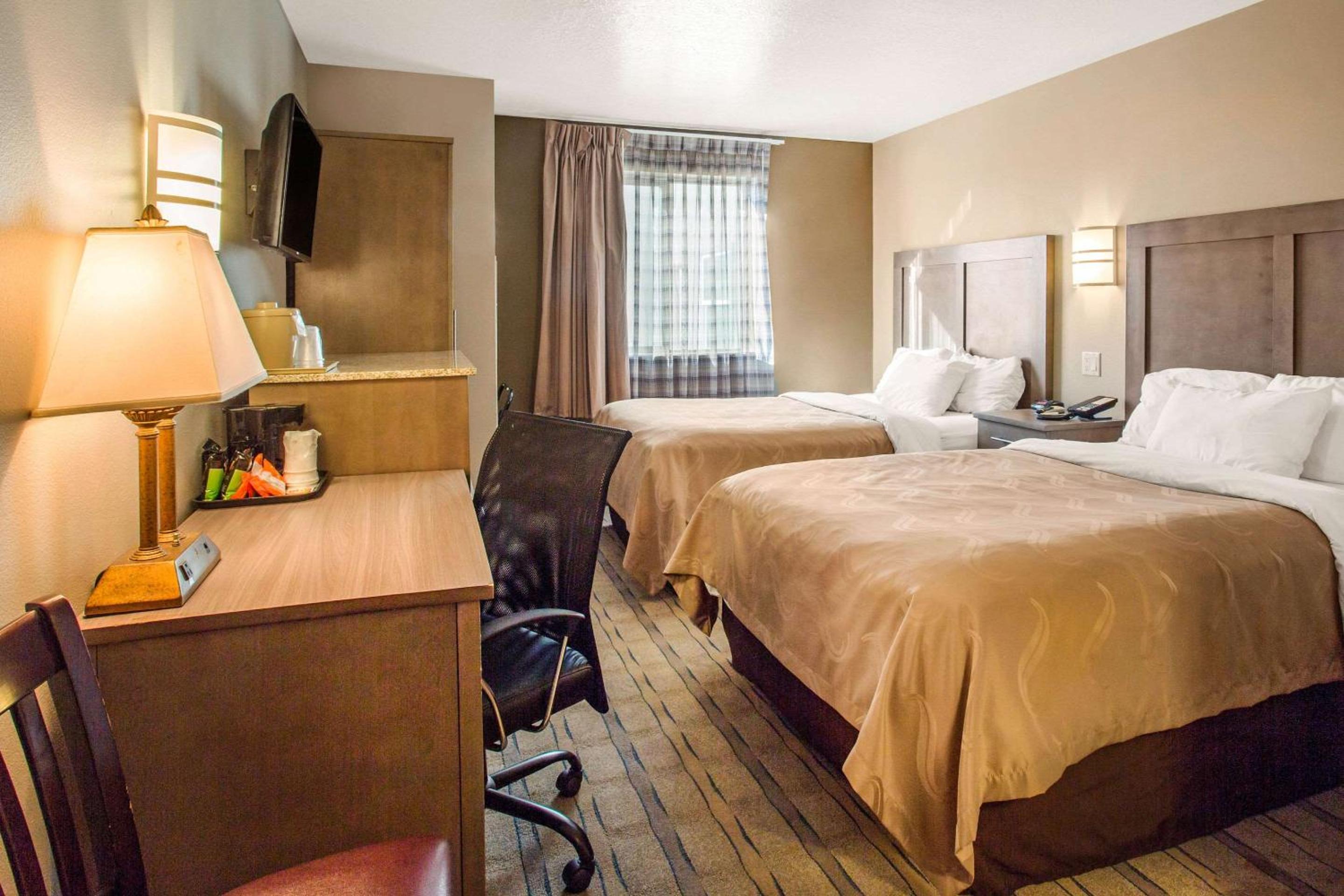 Double Room with Two Double Beds - Non-Smoking - Photo 3