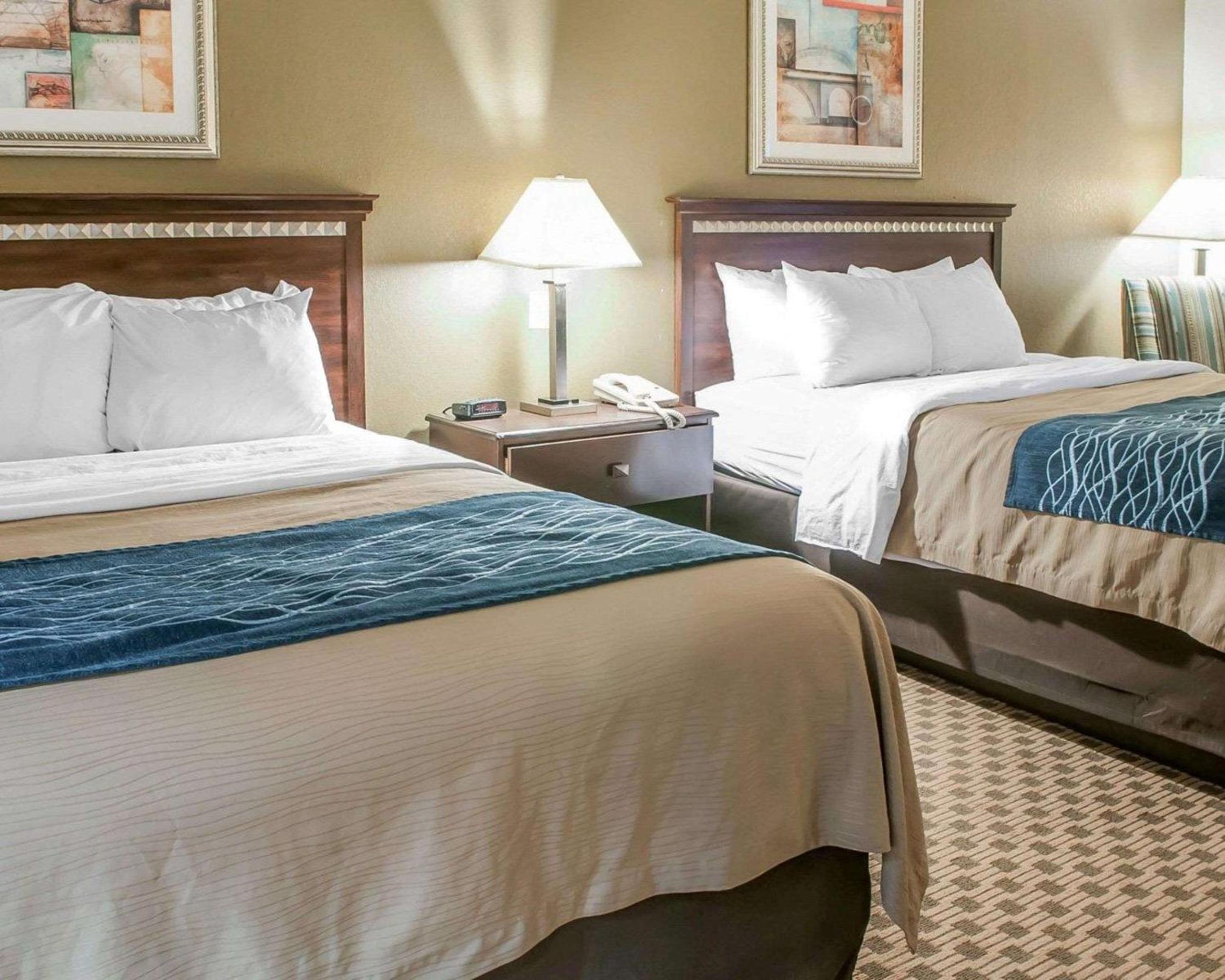 Queen Room with Two Queen Beds - Accessible/Non-Smoking  - Photo 4