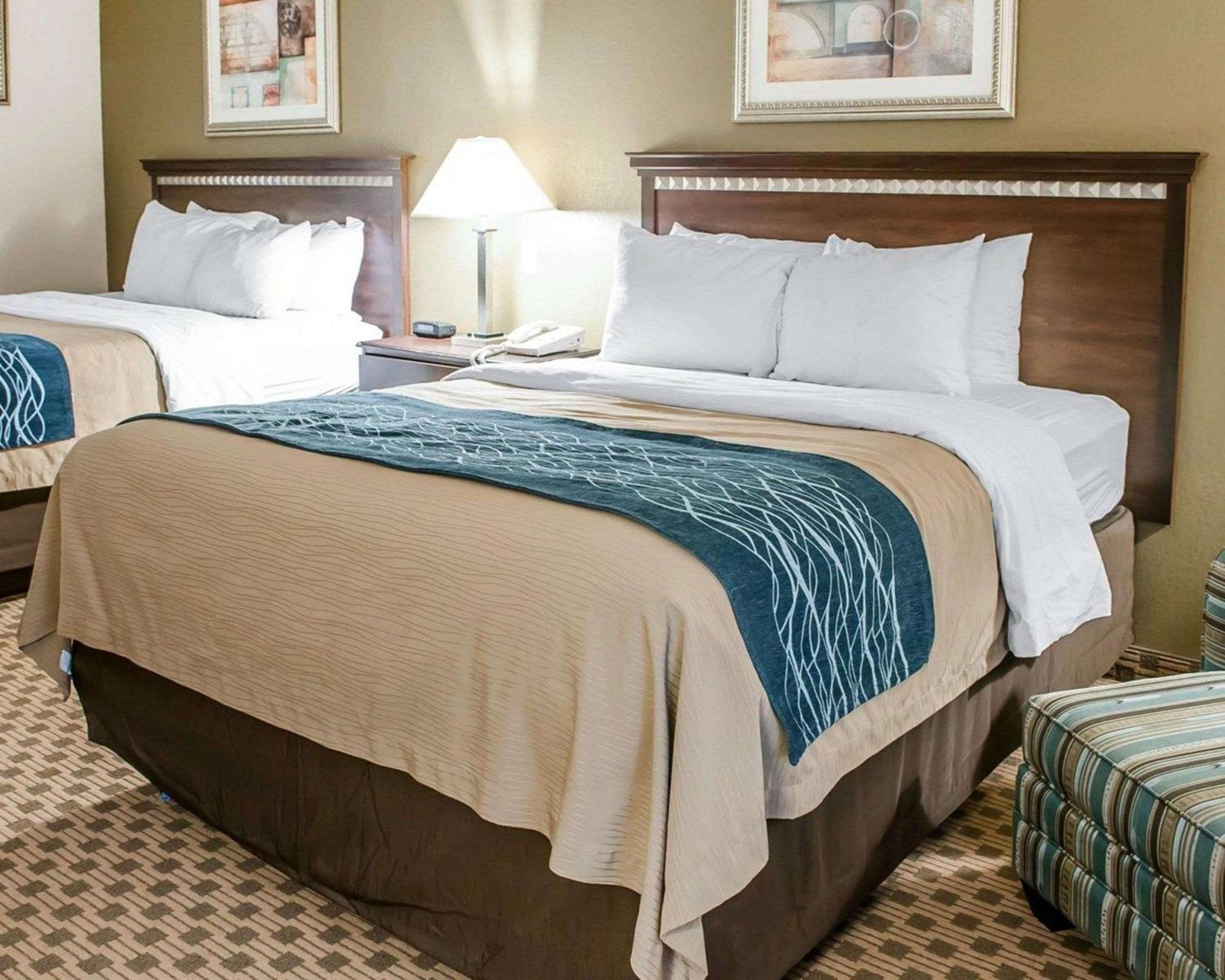 Queen Room with Two Queen Beds - Accessible/Non-Smoking  - Photo 3