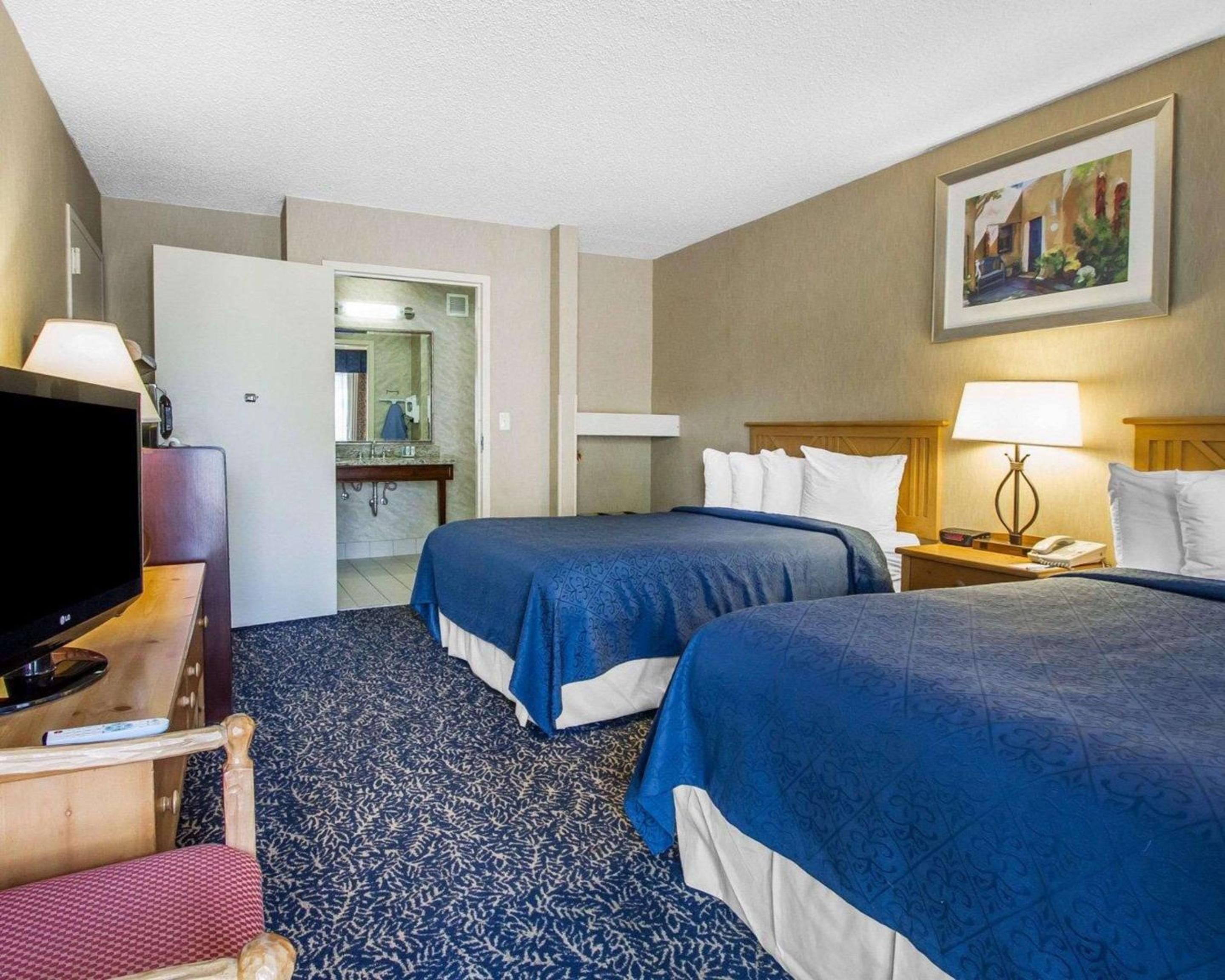 Double Room with Two Double Beds - Accessible/Non-Smoking - Photo 3