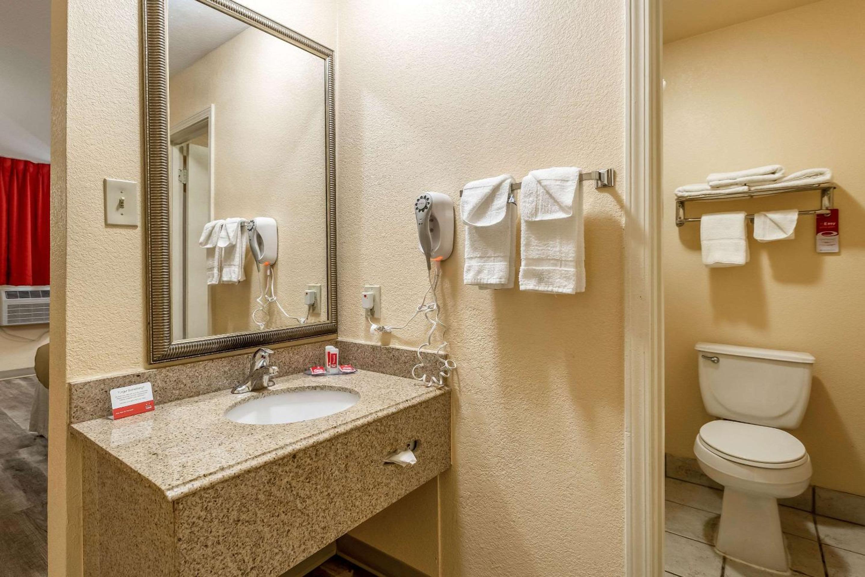 Standard King Room - Non-Smoking  - Photo 5