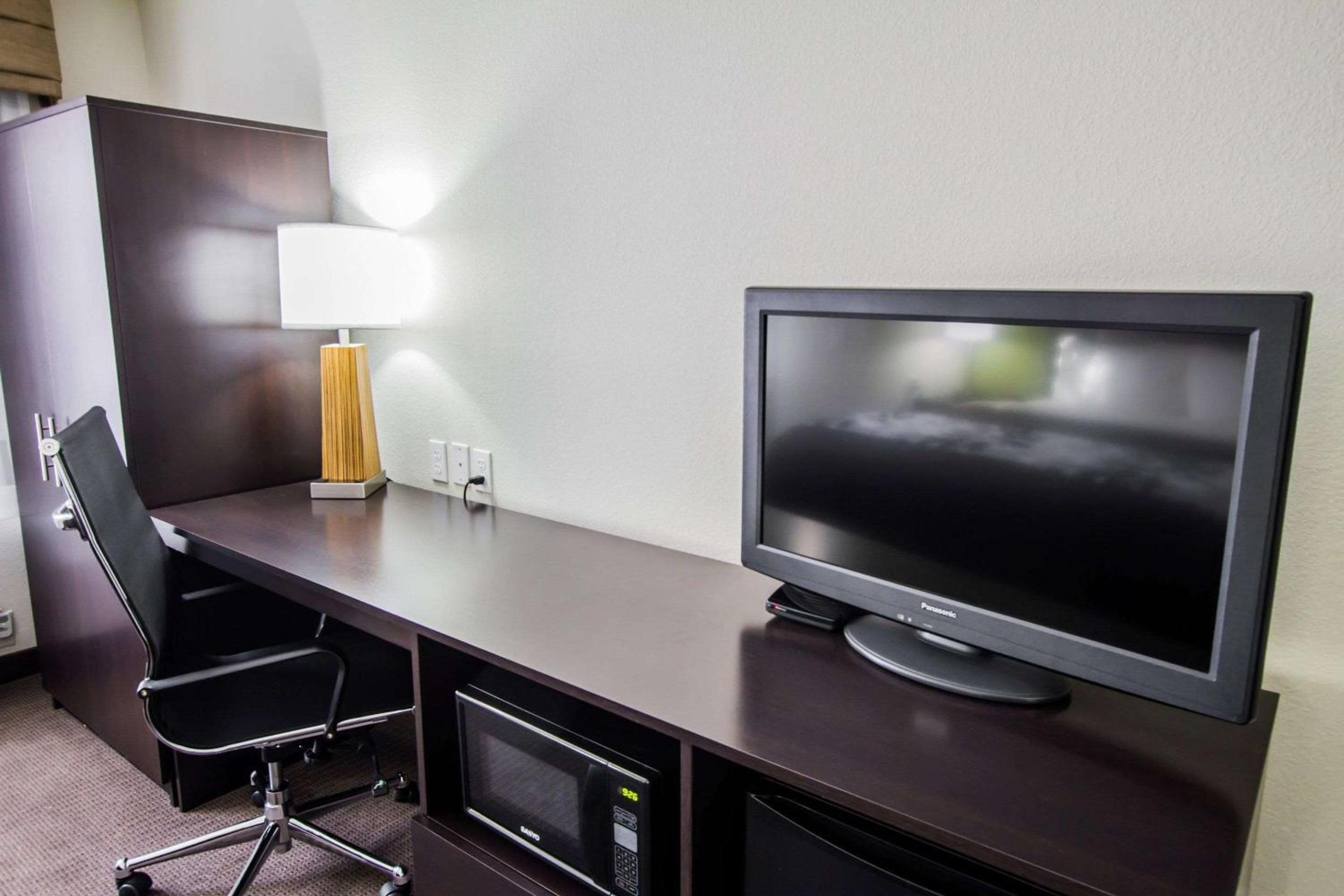 King Room - Non-Smoking - Photo 2