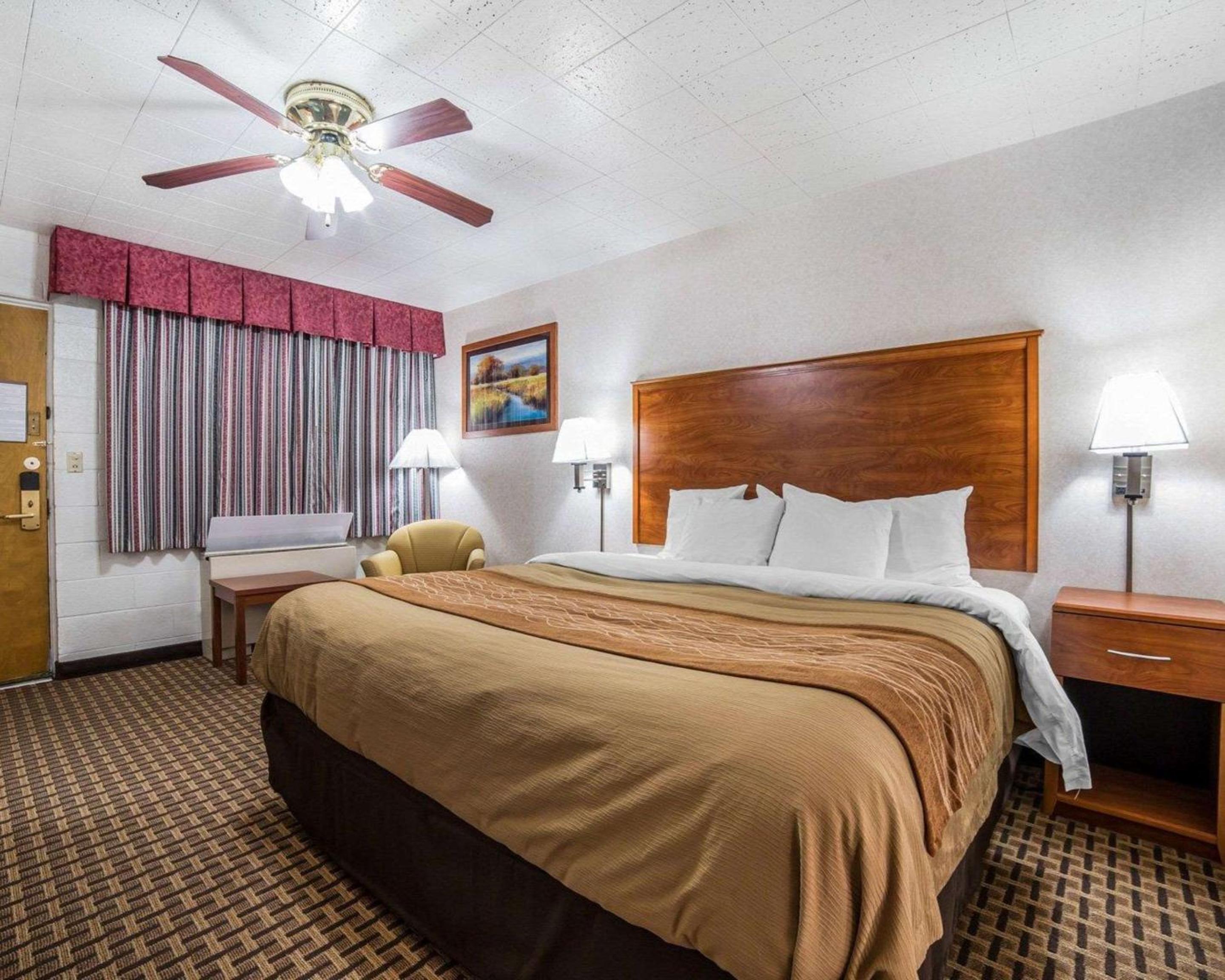 King Room - Non-Smoking - Photo 1
