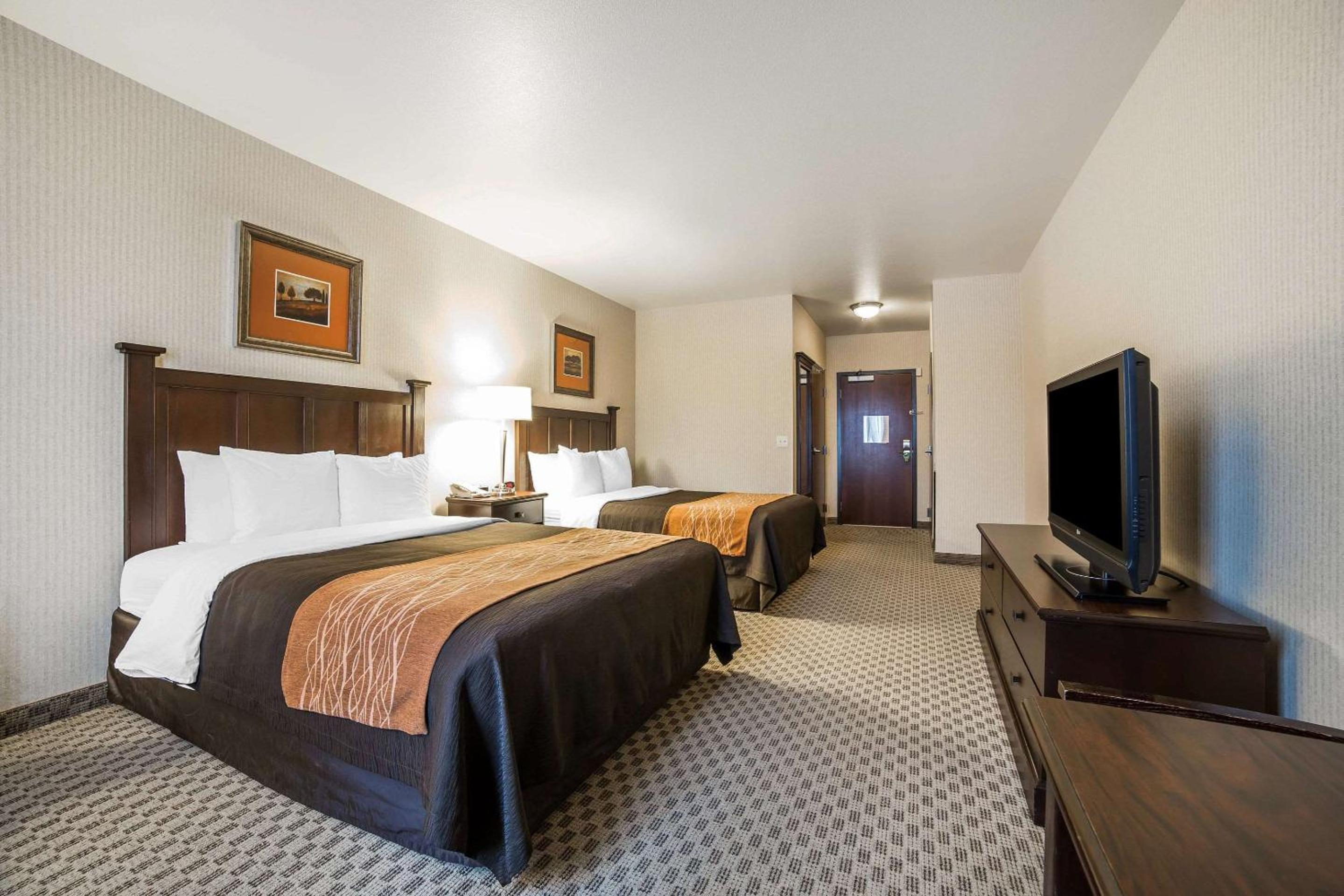 Queen Room with Two Queen Beds - Non-Smoking - Photo 2