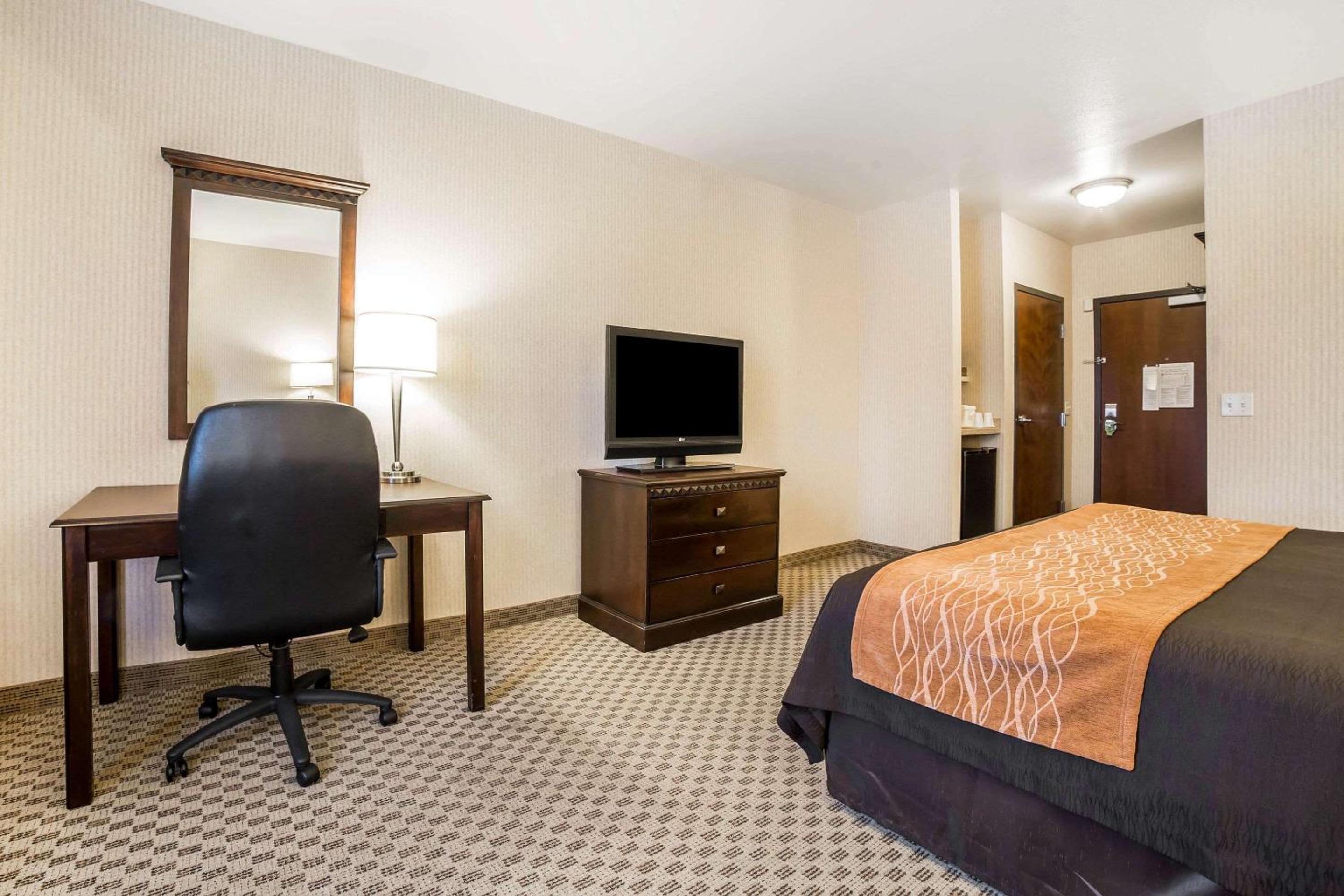 King Room - Non-Smoking - Photo 2