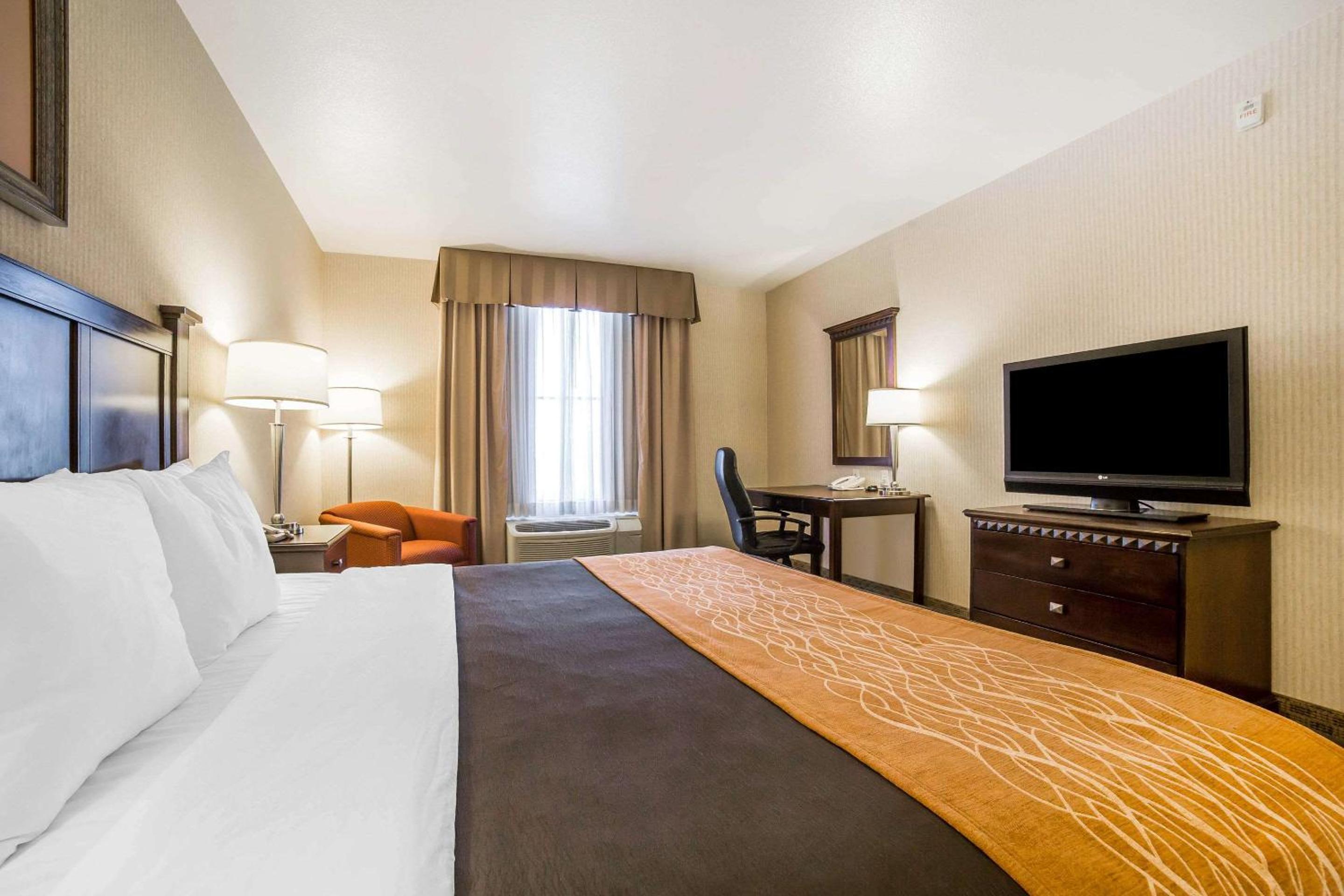 King Room - Non-Smoking - Photo 3