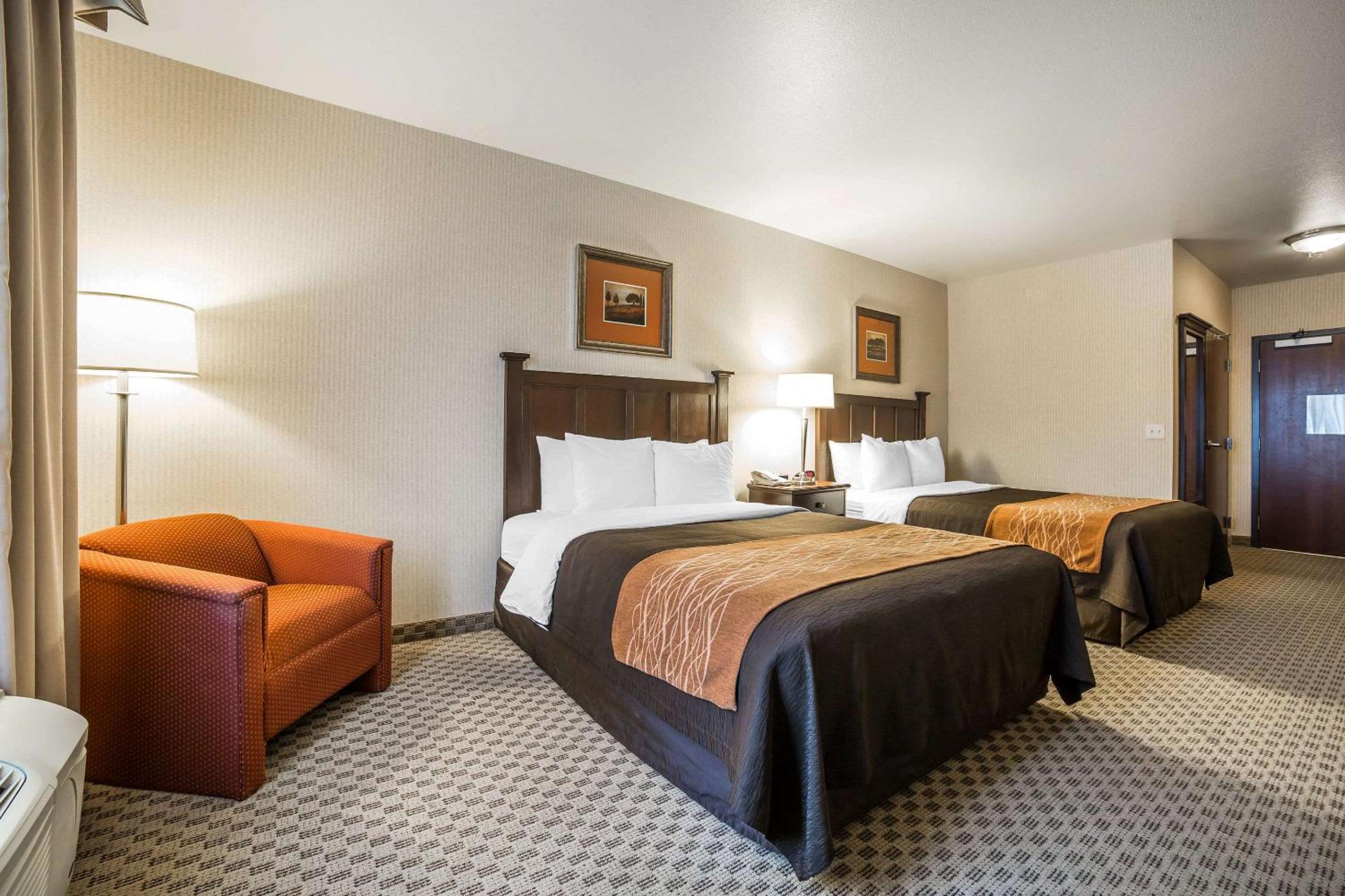 Queen Room with Two Queen Beds - Non-Smoking - Photo 3