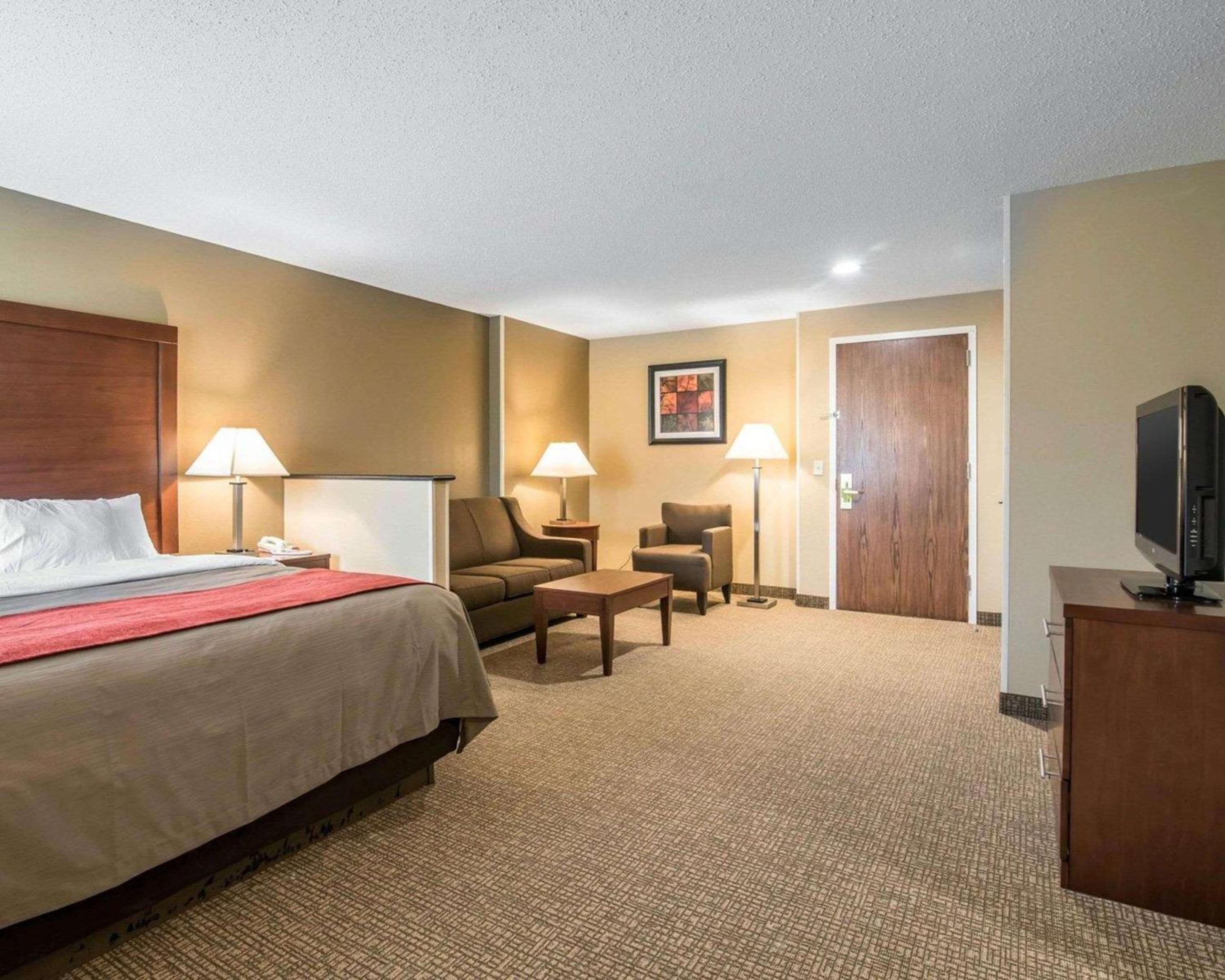 King Room with Sofa Bed - Photo 1