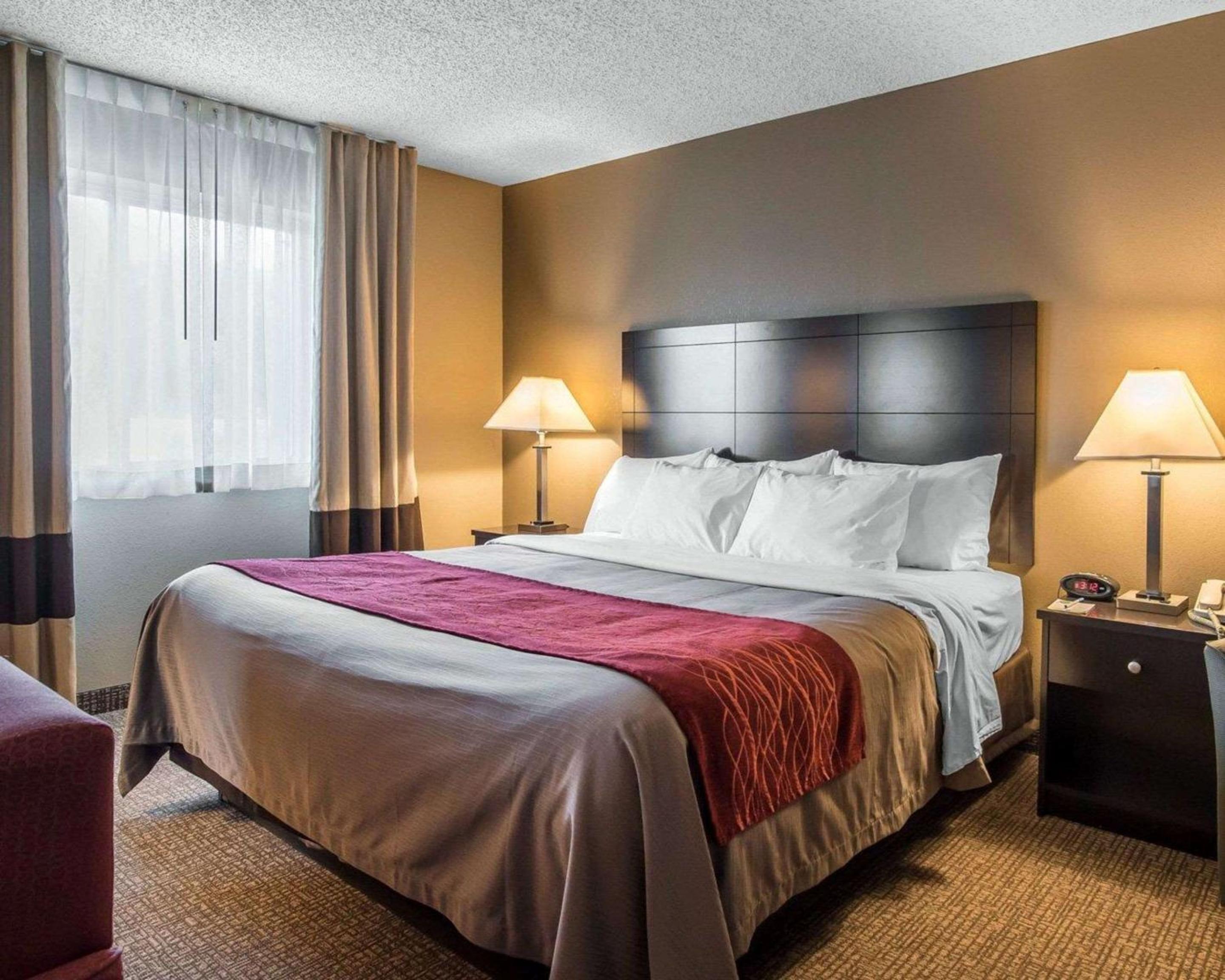 King Room - Non-Smoking - Photo 1
