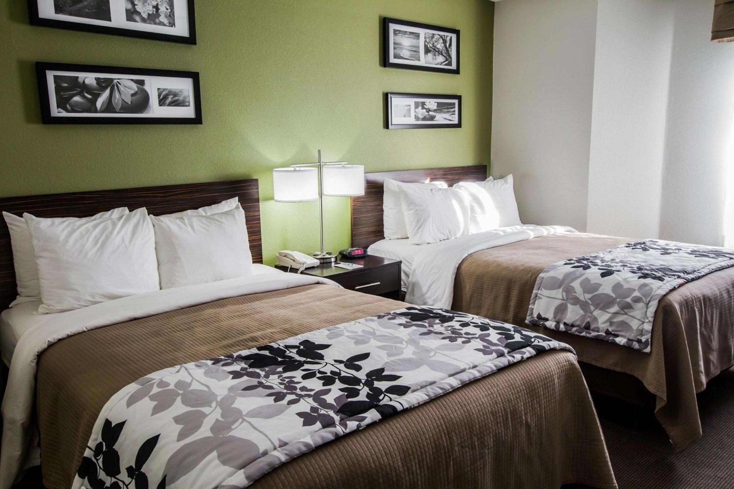 Double Room with Two Double Beds - Non-Smoking - Photo 2
