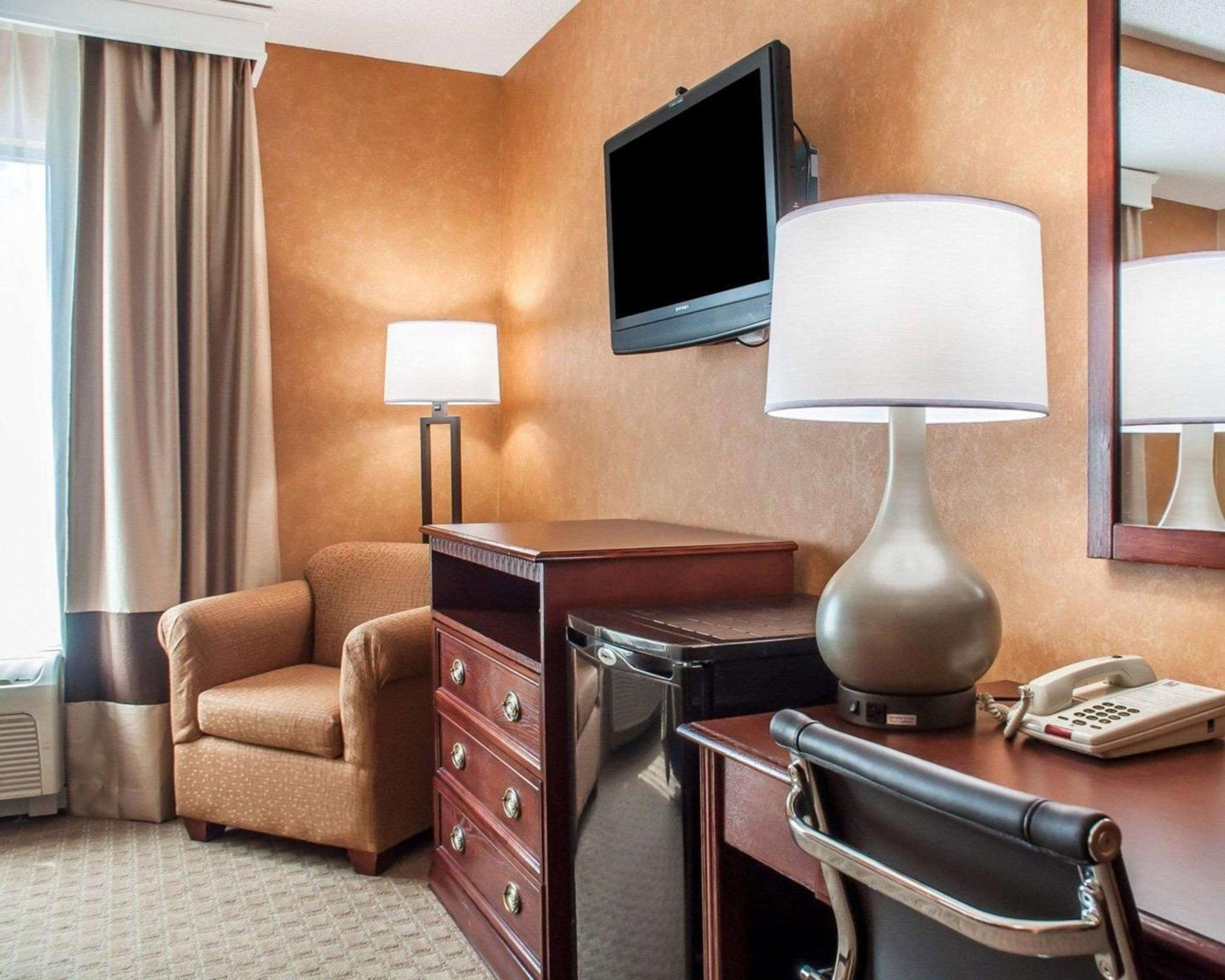 King Room - Accessible/Non-Smoking - Photo 3