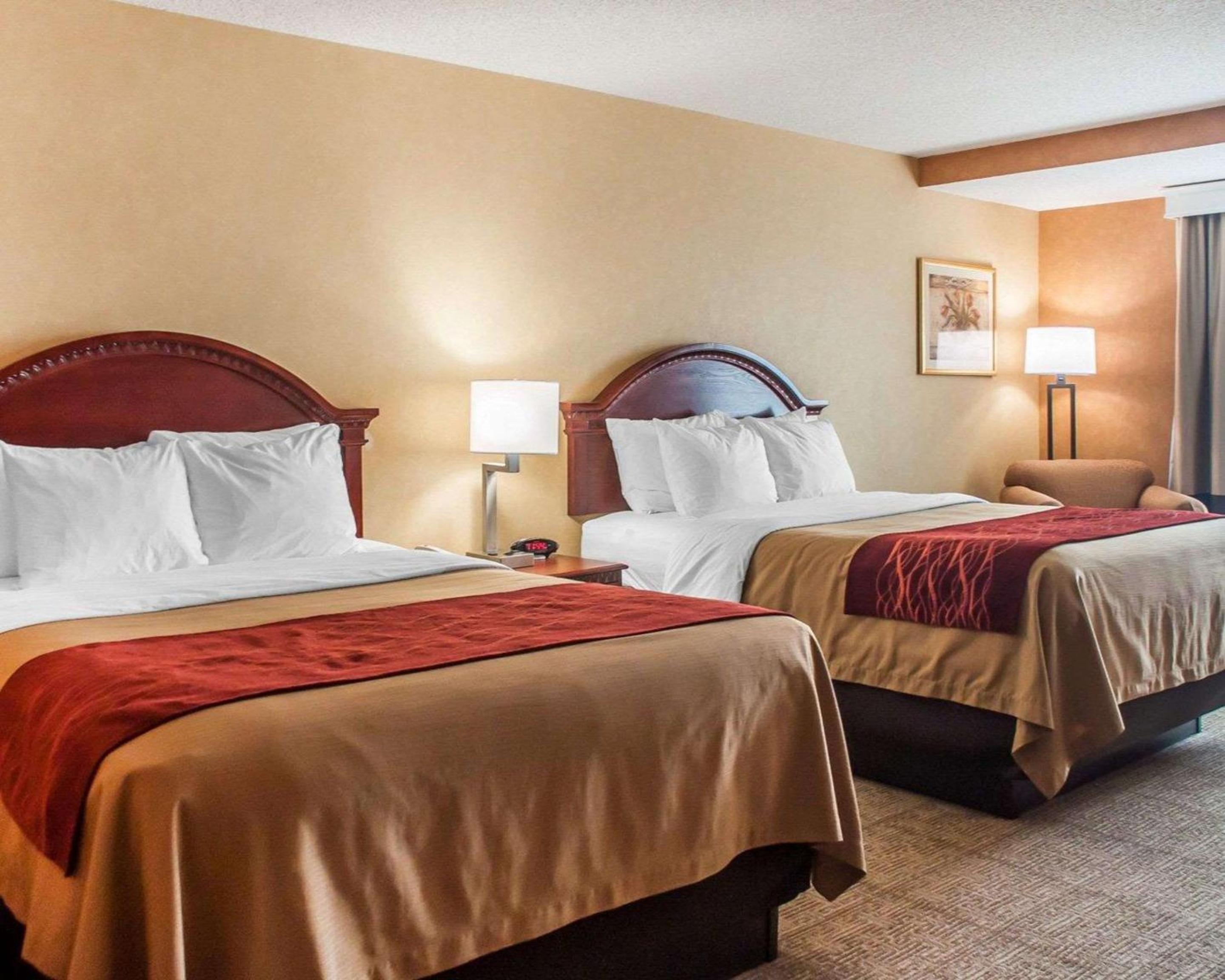 Queen Room with Two Queen Beds - Non-Smoking - Photo 3