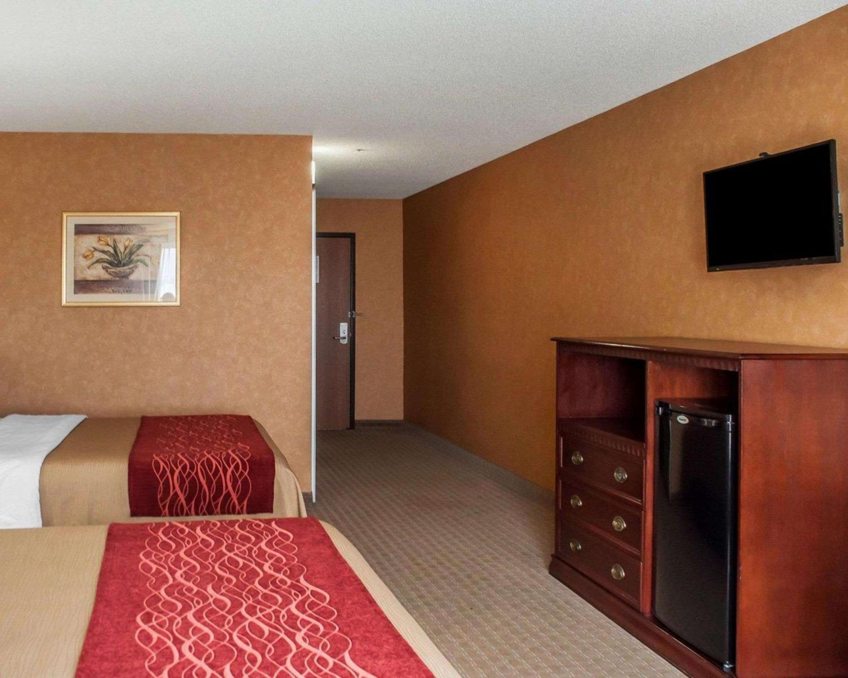 Queen Room with Two Queen Beds - Accessible/Non-Smoking  - Photo 2