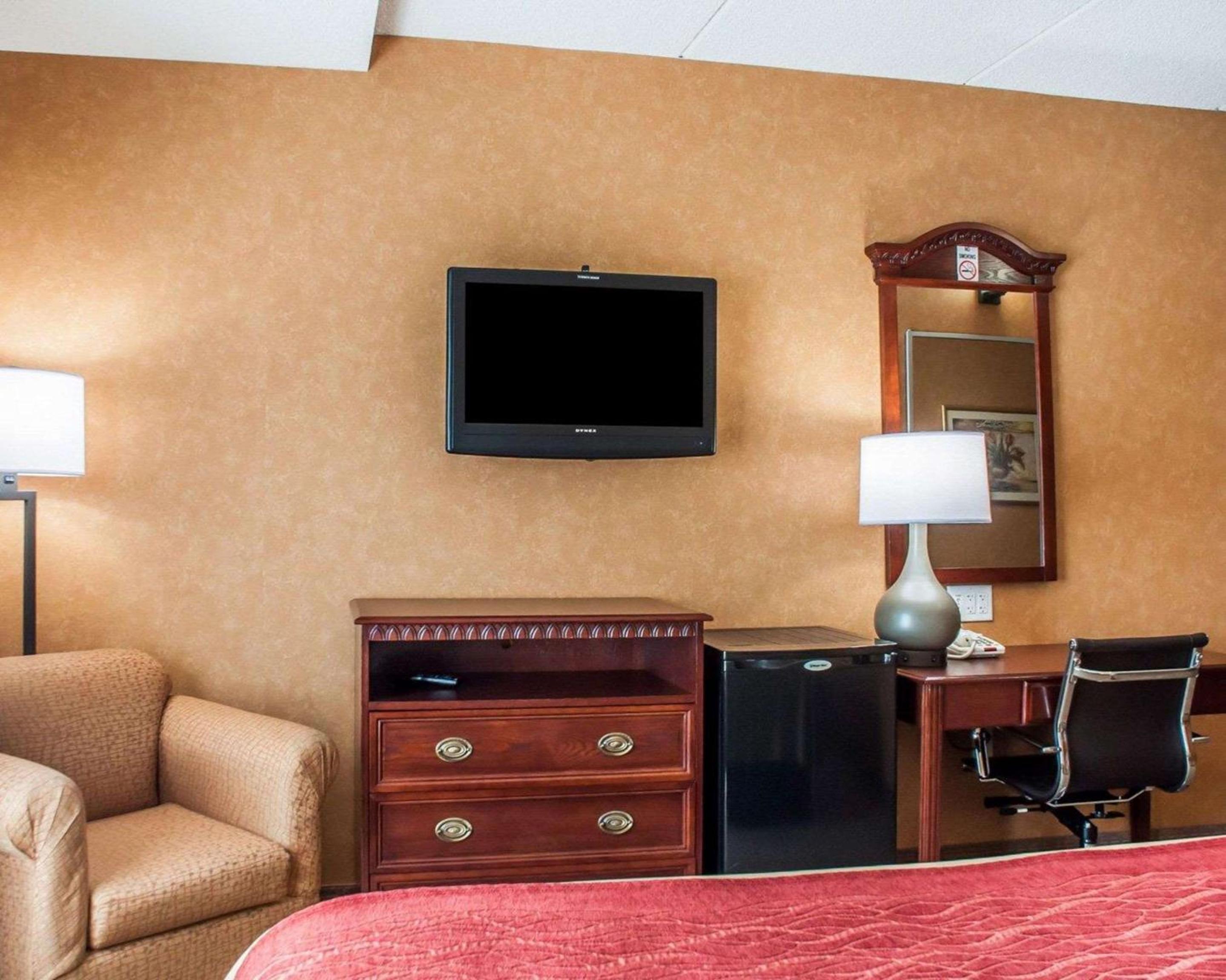 King Room - Accessible/Non-Smoking - Photo 4