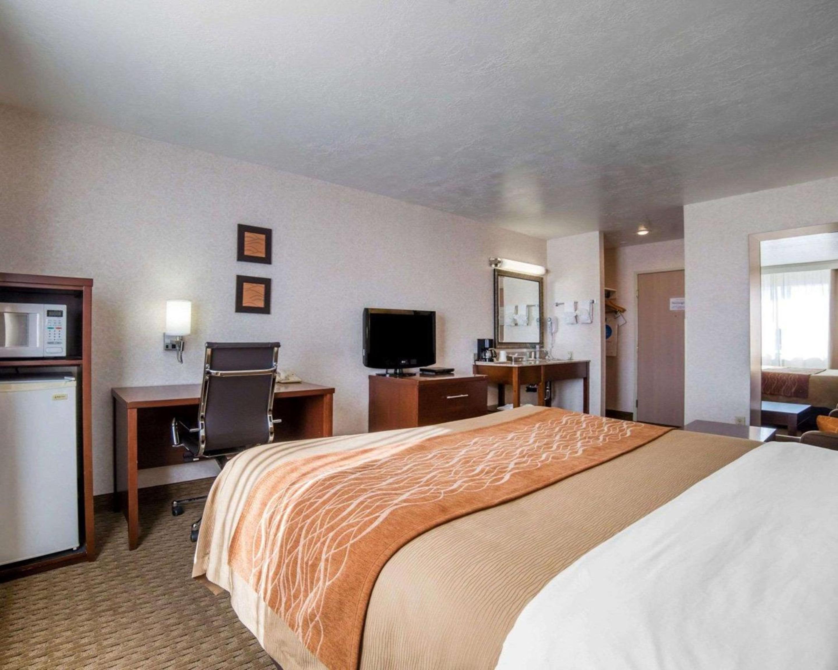 King Room - Non-Smoking - Photo 1