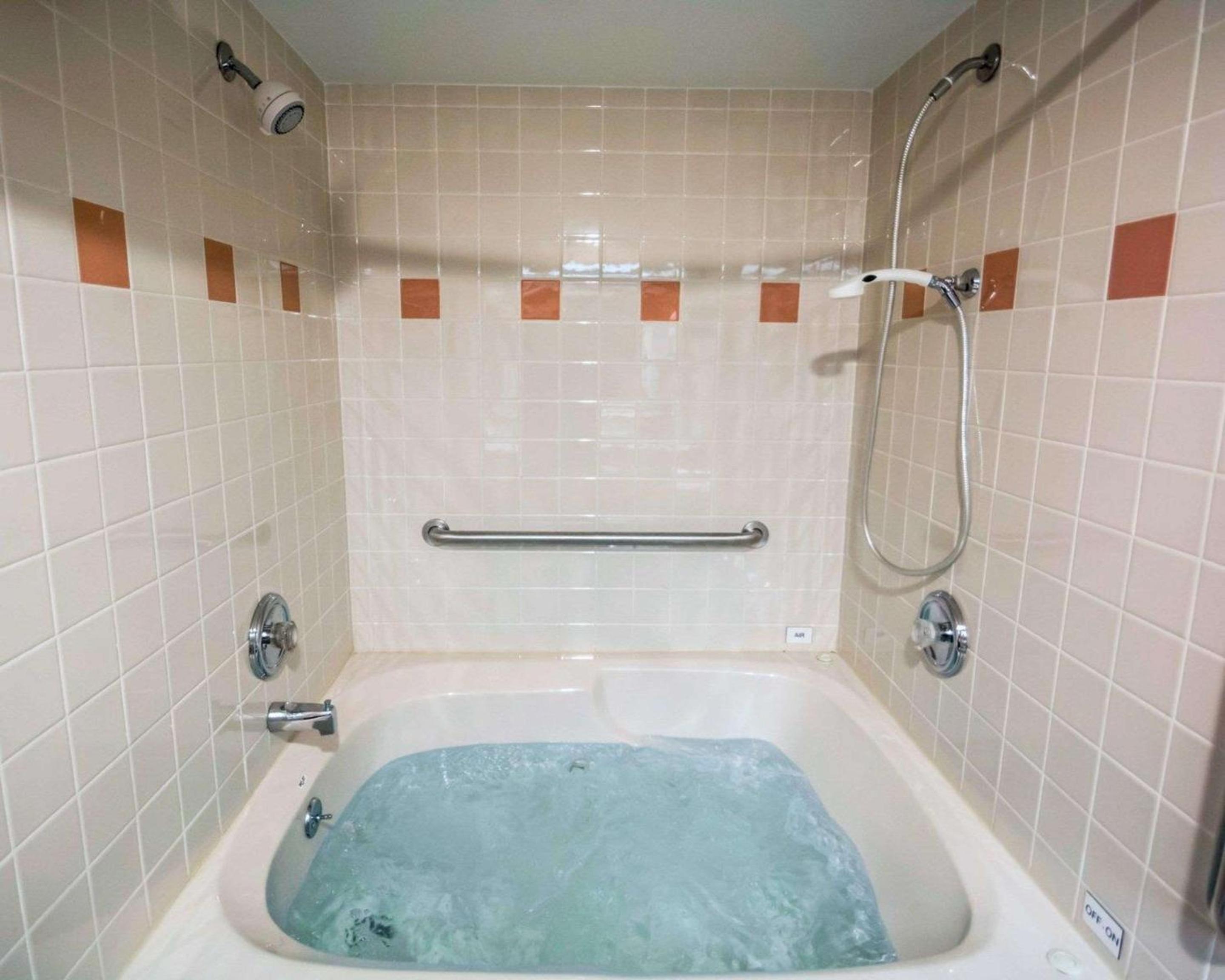 King Room with Whirlpool - Non-Smoking - Photo 3