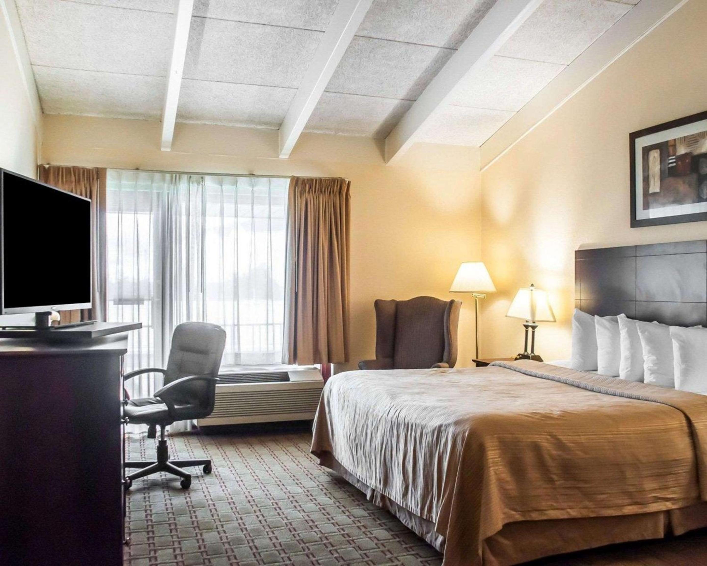 King Room - Non-Smoking - Photo 1